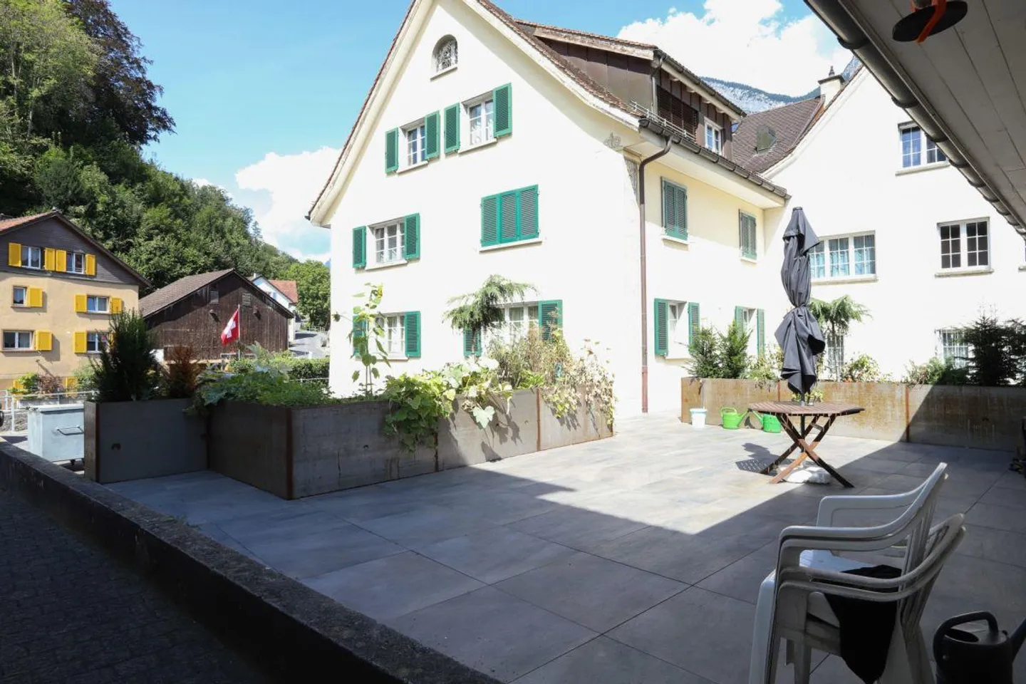 Well-maintained, central apartment with large outdoor area - Photo 3 of 13