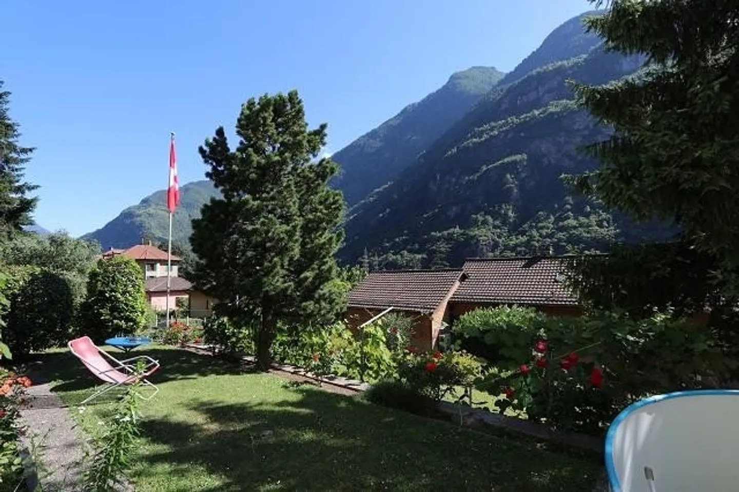 Casa bifamiliare con due appartamenti di 4 locali con grande giardino bello... - Foto 29 di 31