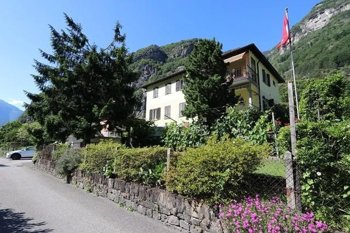 Casa bifamiliare con due appartamenti di 4 locali con grande giardino bello... - Foto 30 di 31