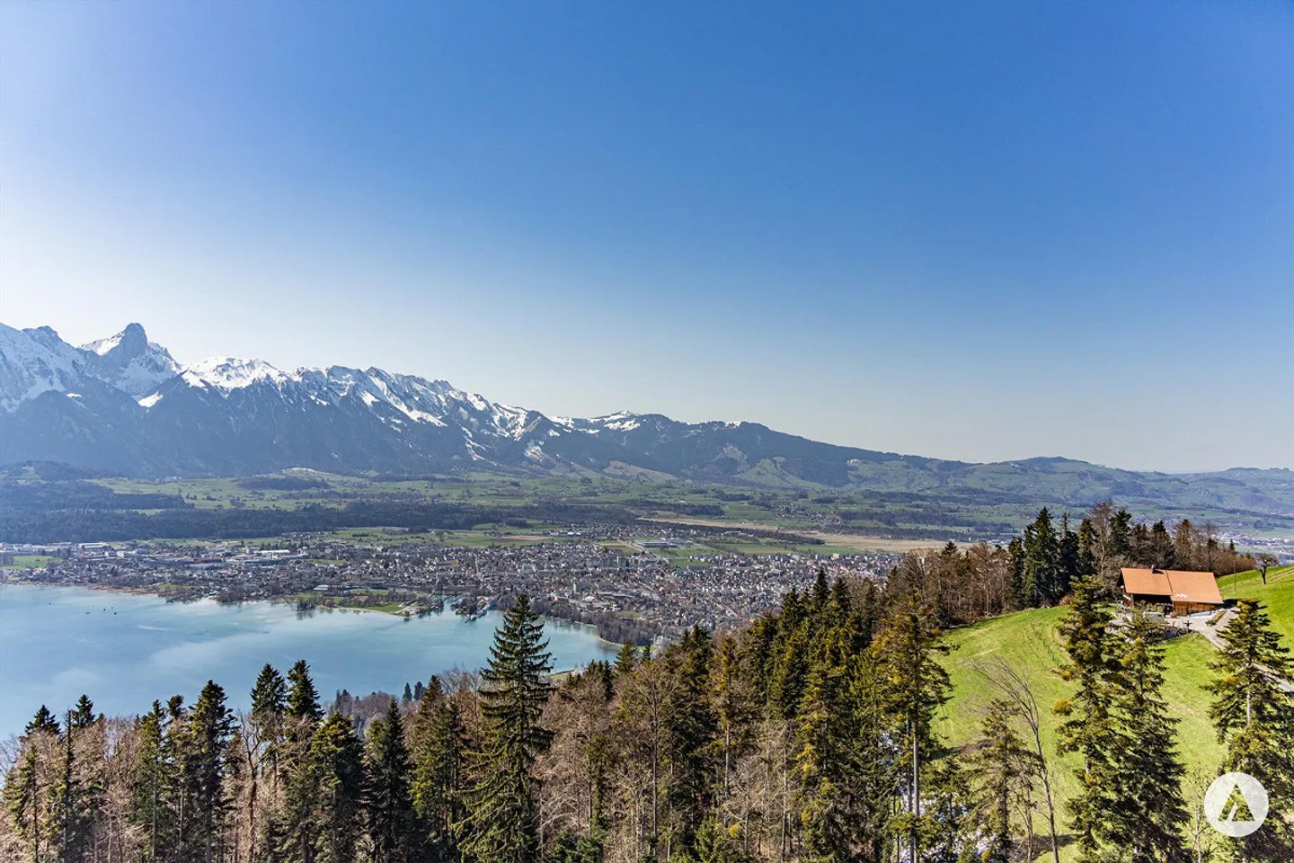 Holiday apartment above the lake with a great view - Photo 2 of 13