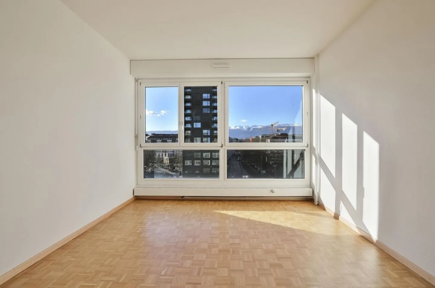 Charmilles - 4-room apartment with plenty of light - Photo 6 of 9