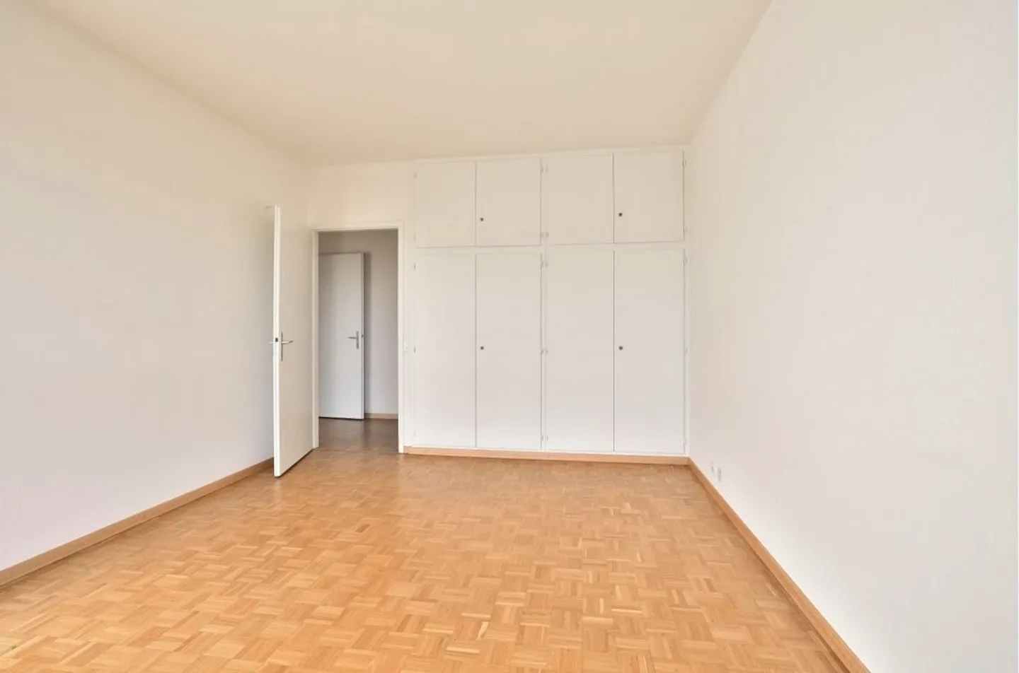 Charmilles - 4-room apartment with plenty of light - Photo 7 of 9