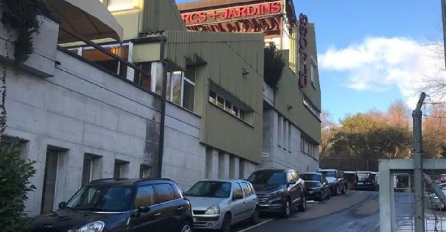 Parking - Photo 1 of 4