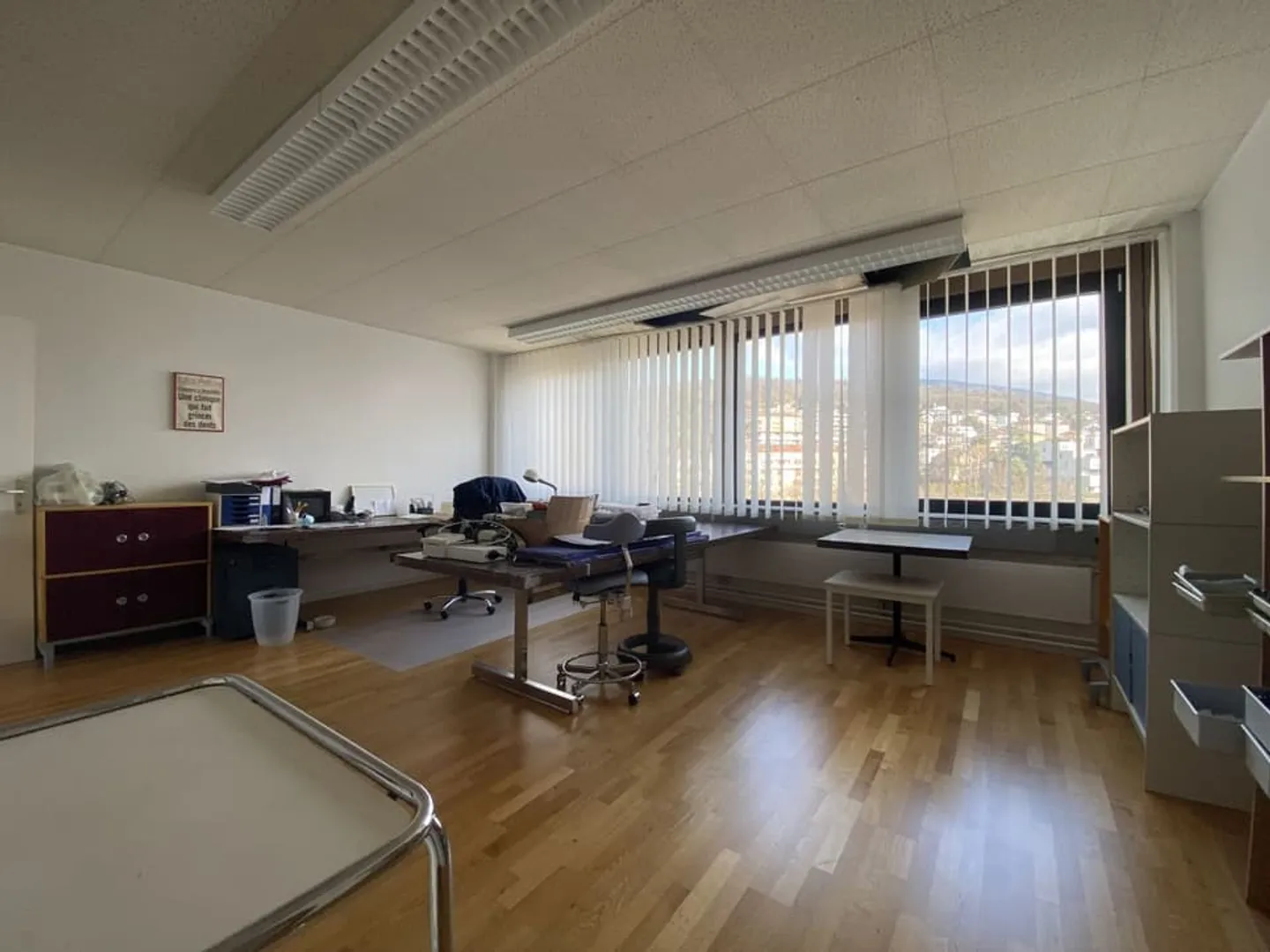 Bureau spacieux à Neuchâtel - Photo 2 sur 8