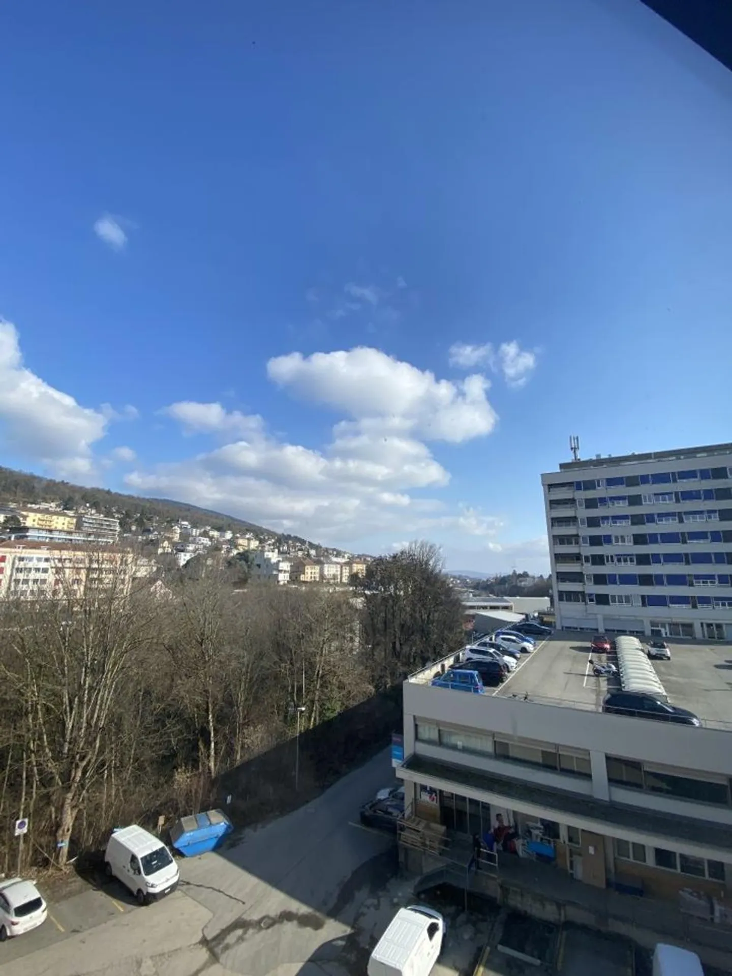 Bureau spacieux à Neuchâtel - Photo 1 sur 8