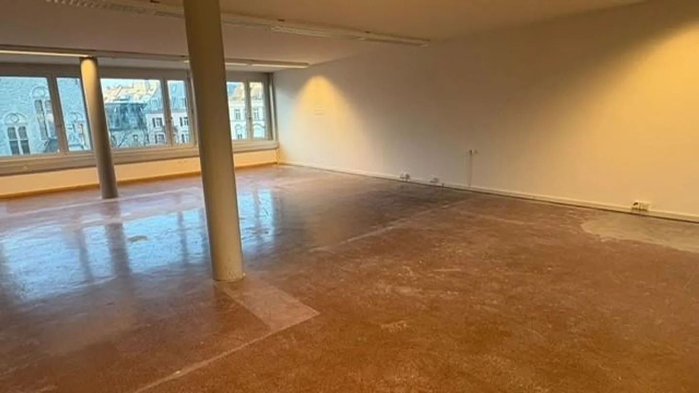 Ufficio di circa 104 m2 al 3° piano in affitto a 8004 Zurigo - Foto 6 di 8