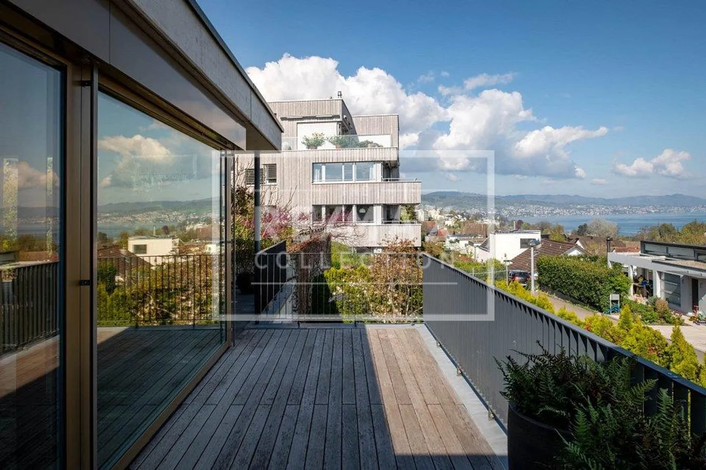 Exclusive 6-Room Semi-Detached House with Unobstructed Panoramic Lake View over Lake Zurich - Photo 5 of 13