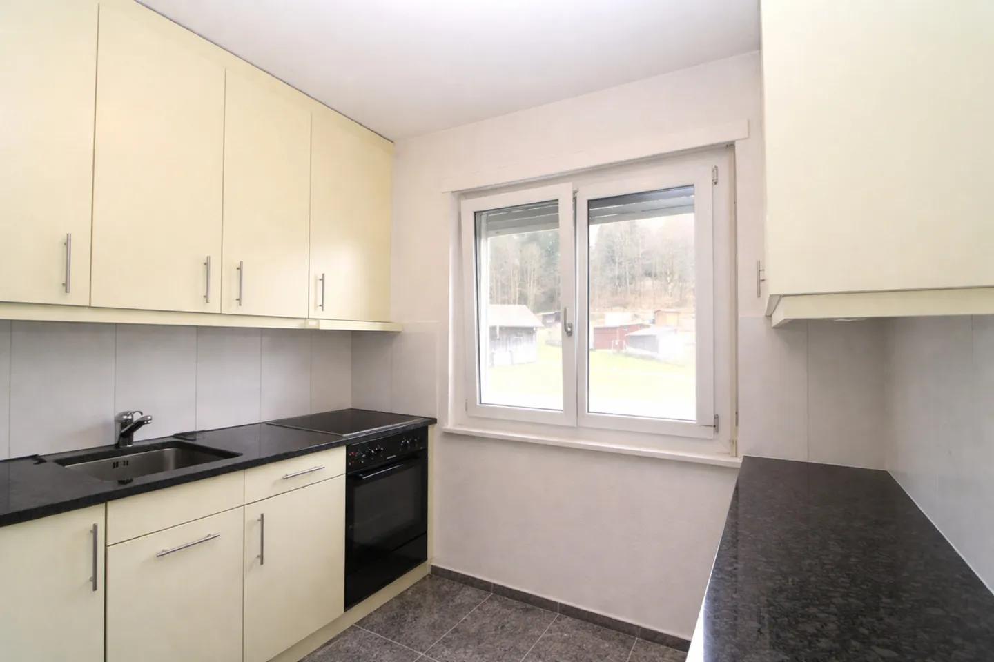 Charmante Wohnung mit Balkon - Foto 2 von 6