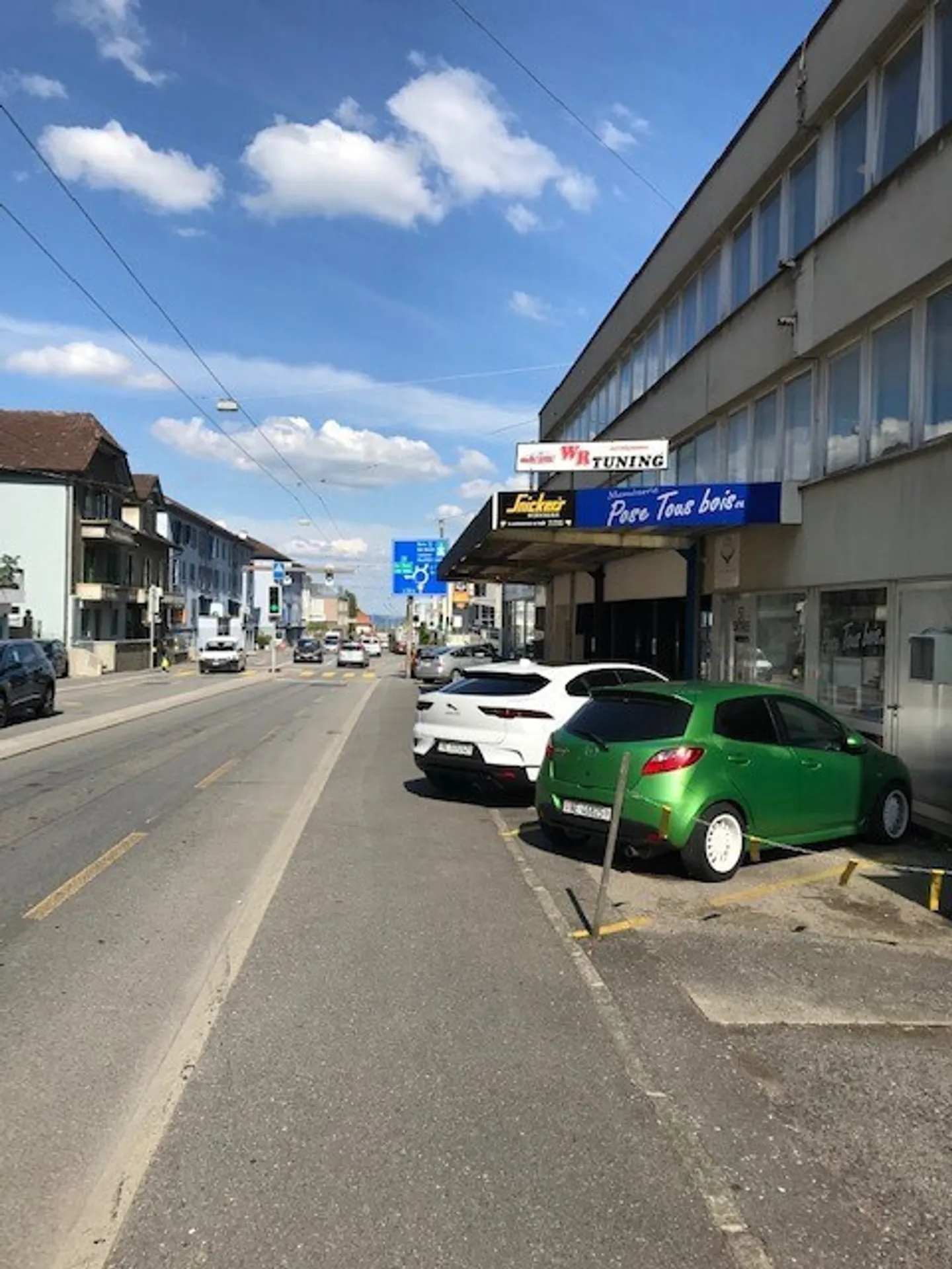 Versatile Commercial Space in Neuchâtel - Photo 3 of 5