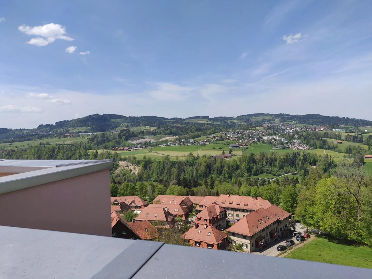 Attico con terrazza sul tetto separata e vista fantastica - Foto 3 di 13