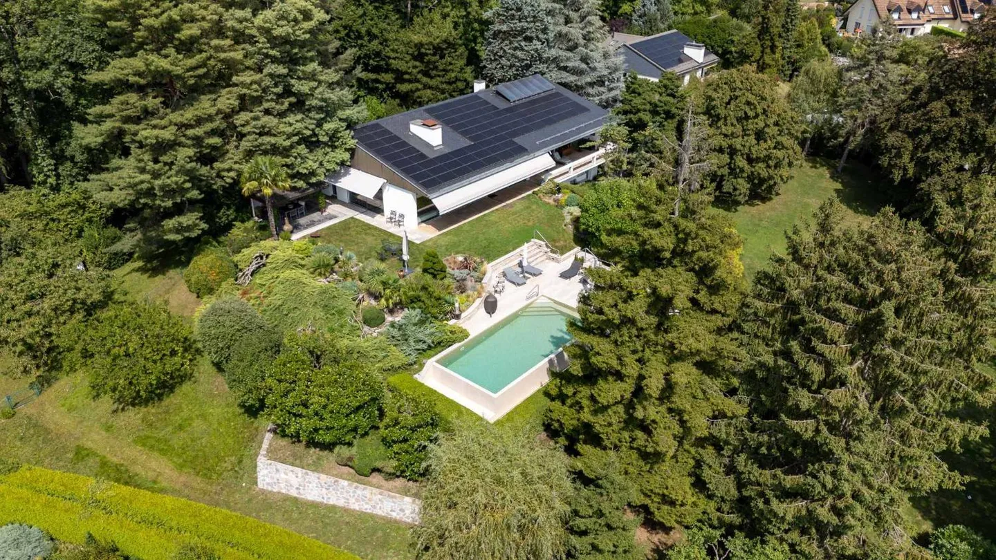 Superba proprietà di 7,5 stanze con piscina - potenziale di sviluppo - Foto 2 di 13