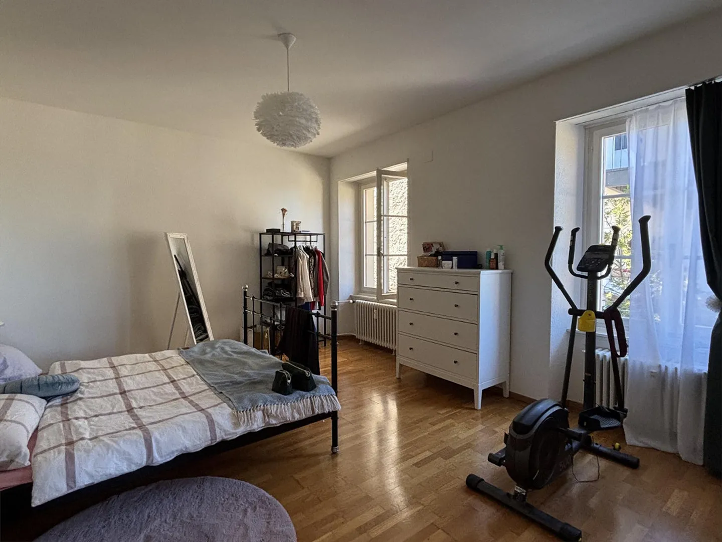 Charming 2 Room City Apartment - Photo 3 of 7