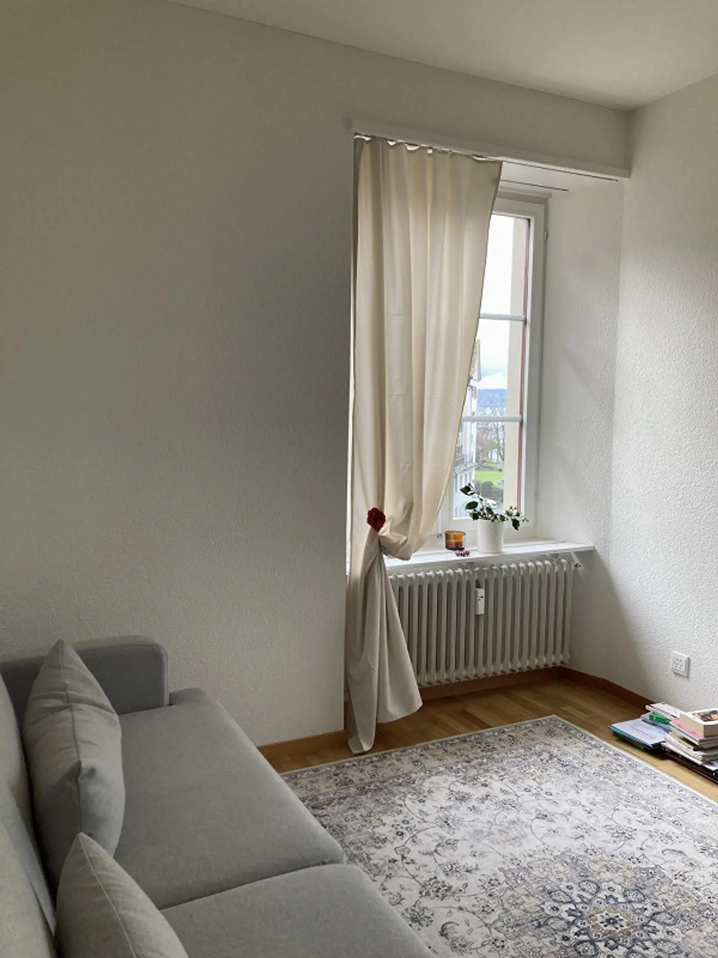 Charming 2 Room City Apartment - Photo 2 of 7