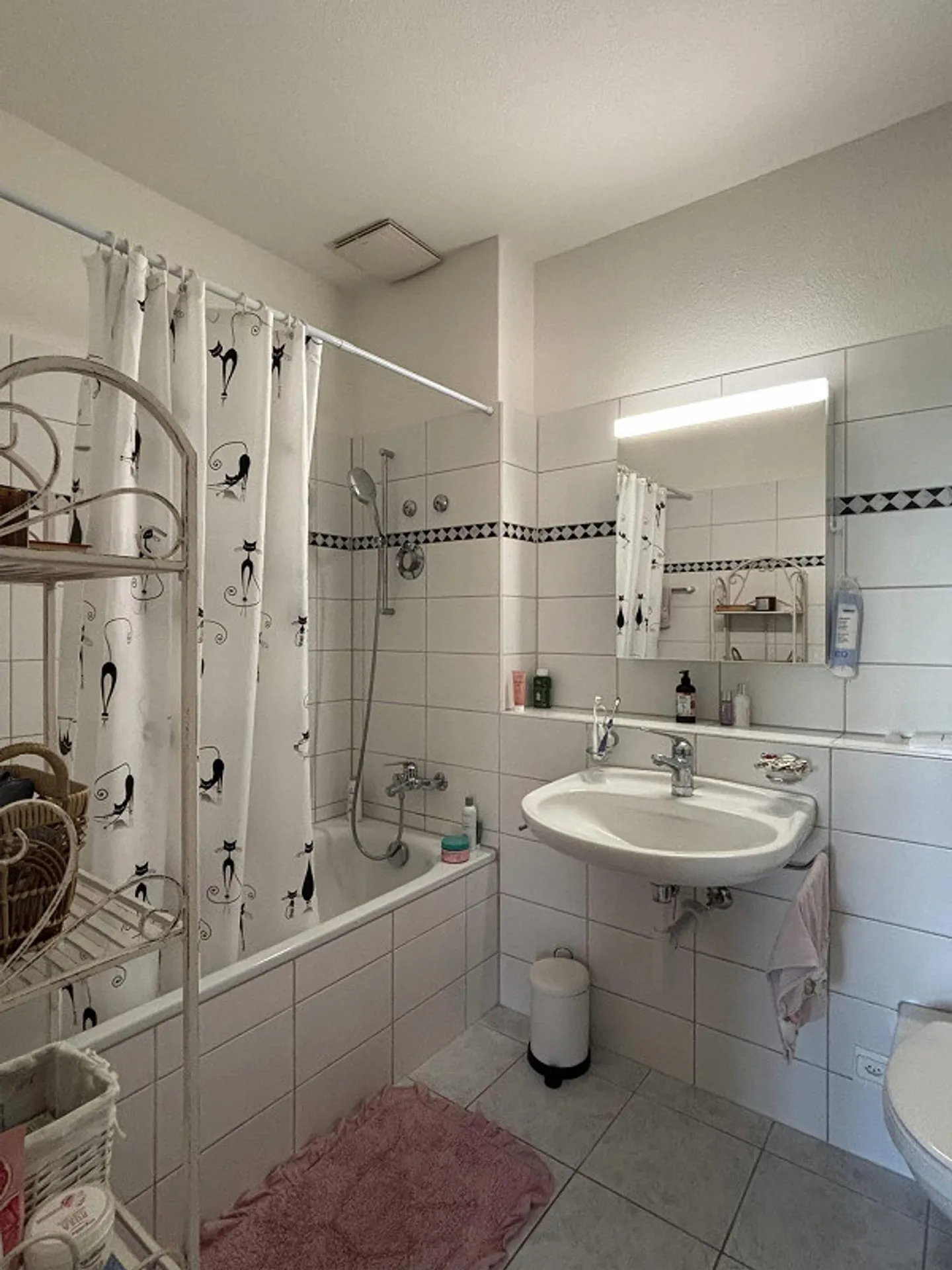 Charming 2 Room City Apartment - Photo 4 of 7