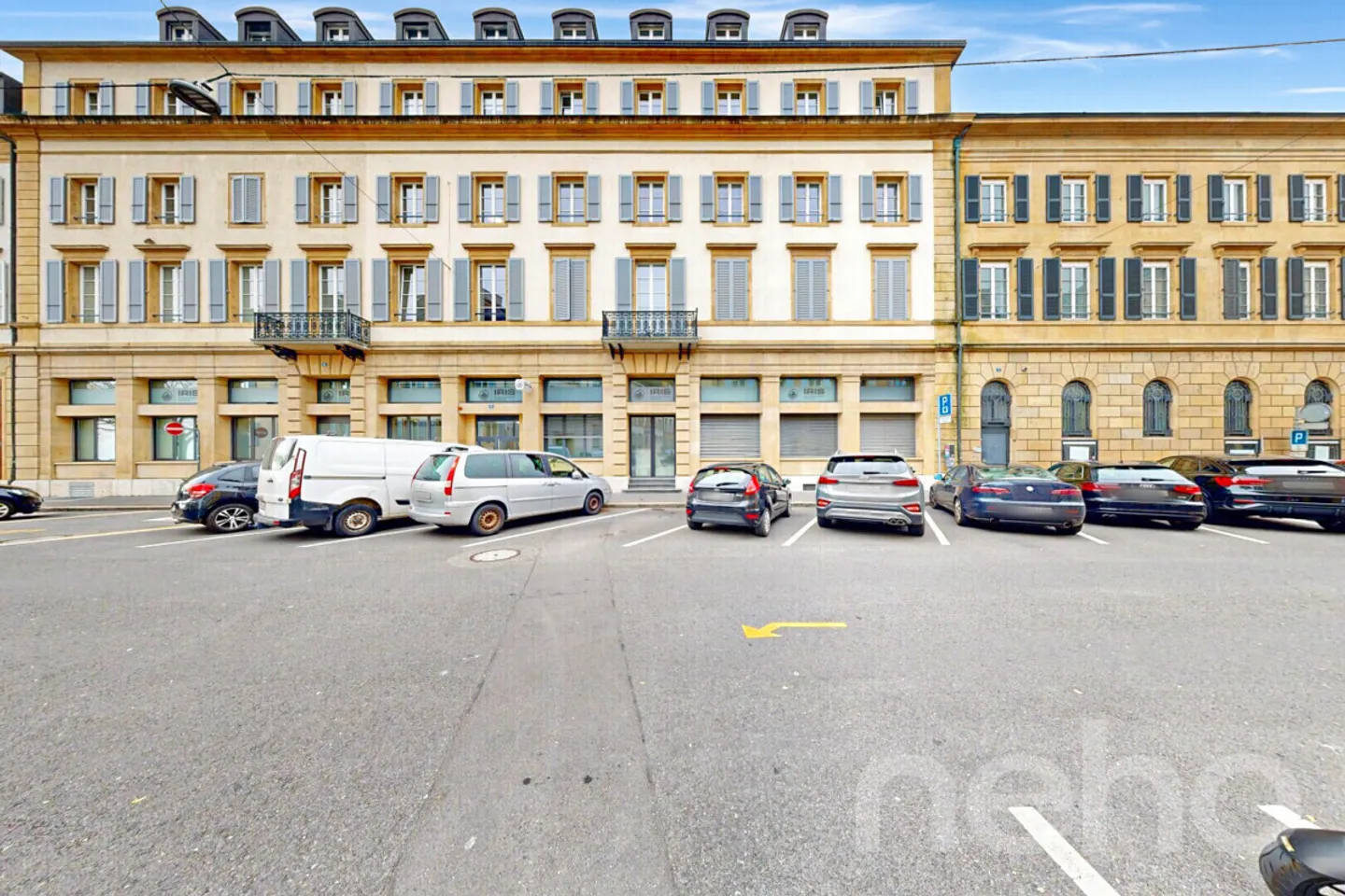 Magnificent 5.5-room apartment with large volumes just steps from the lake and the city center! - Photo 1 of 12