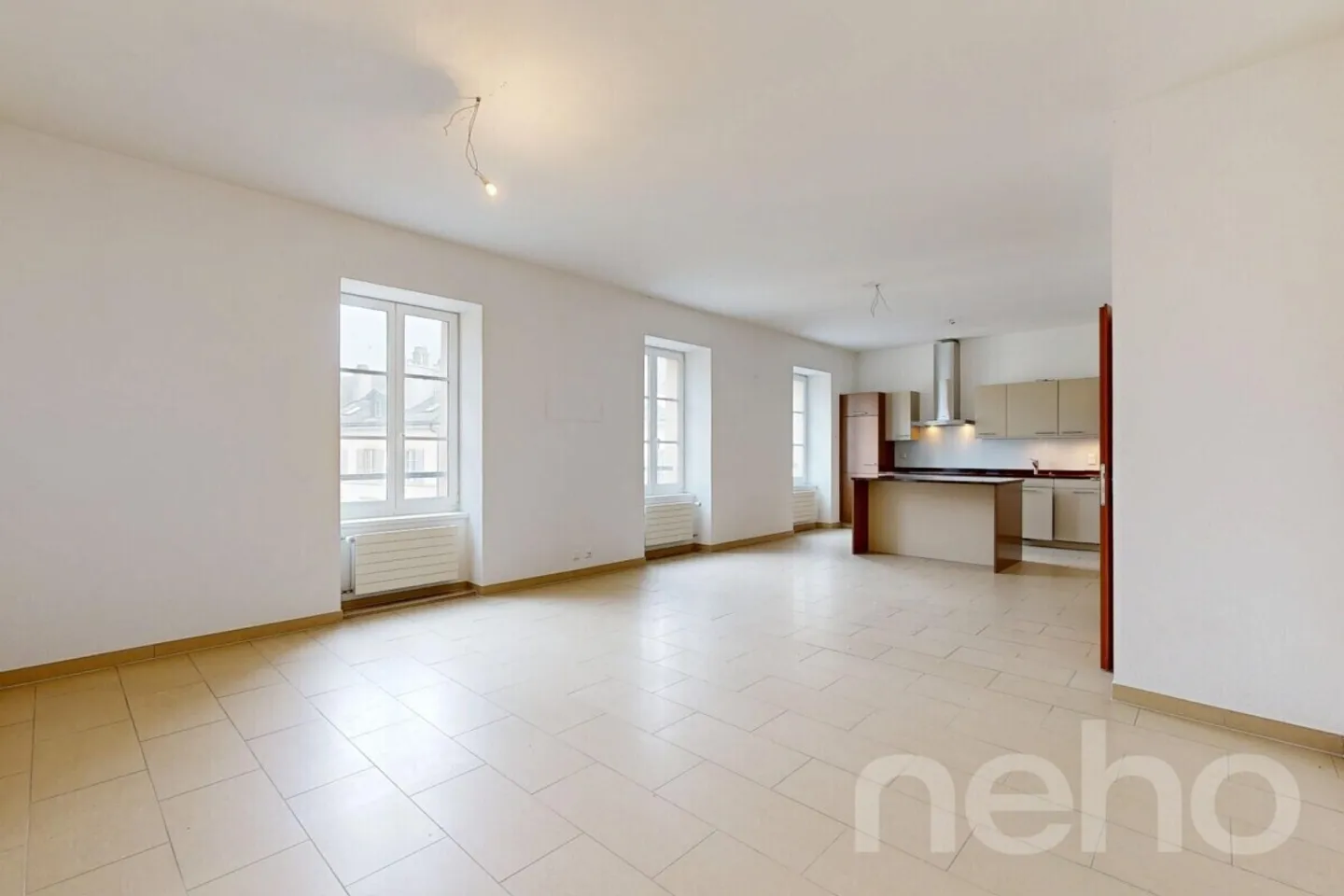 Magnificent 5.5-room apartment with large volumes just steps from the lake and the city center! - Photo 2 of 12