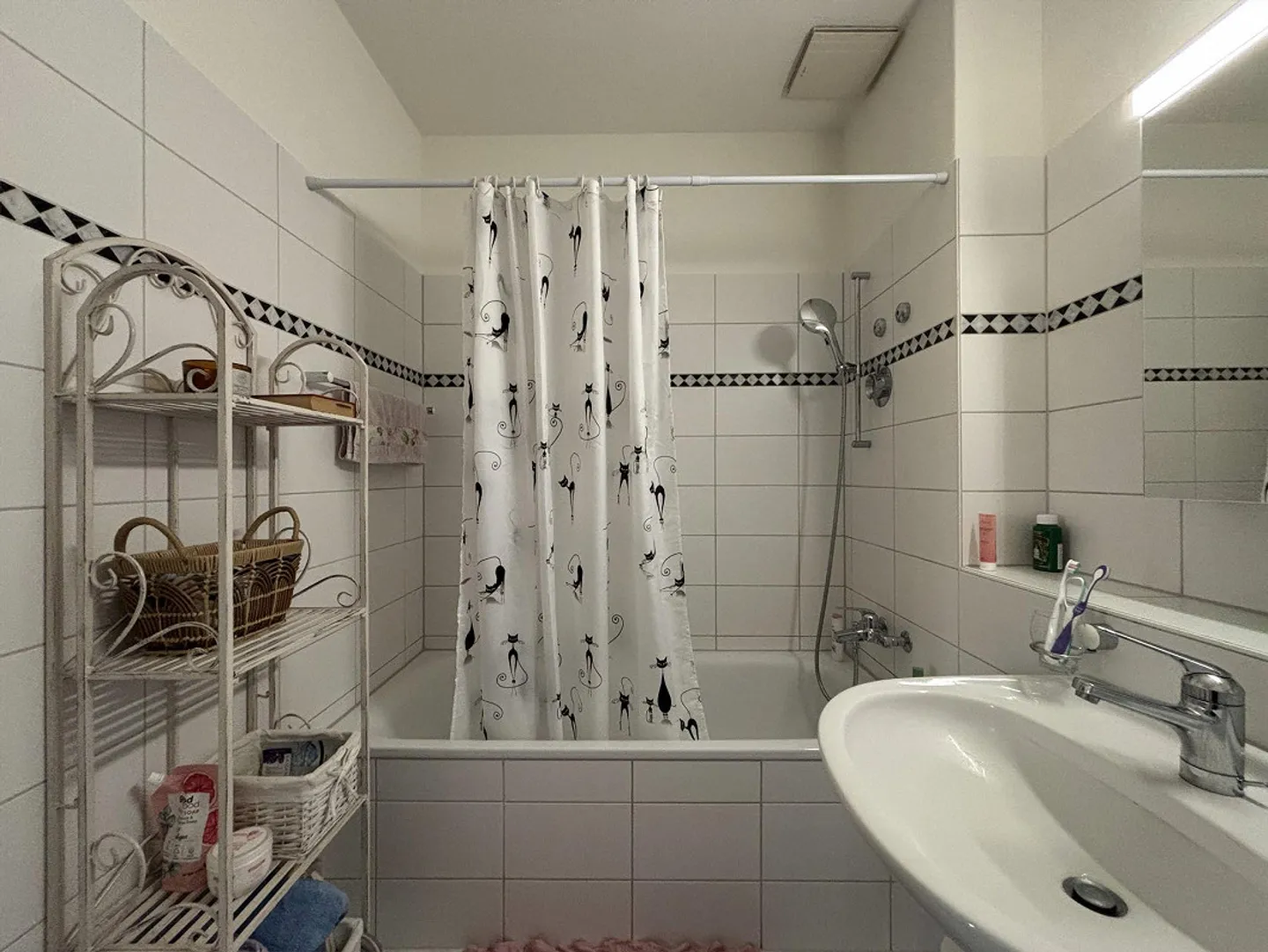 Charming 2 Room City Apartment - Photo 5 of 7