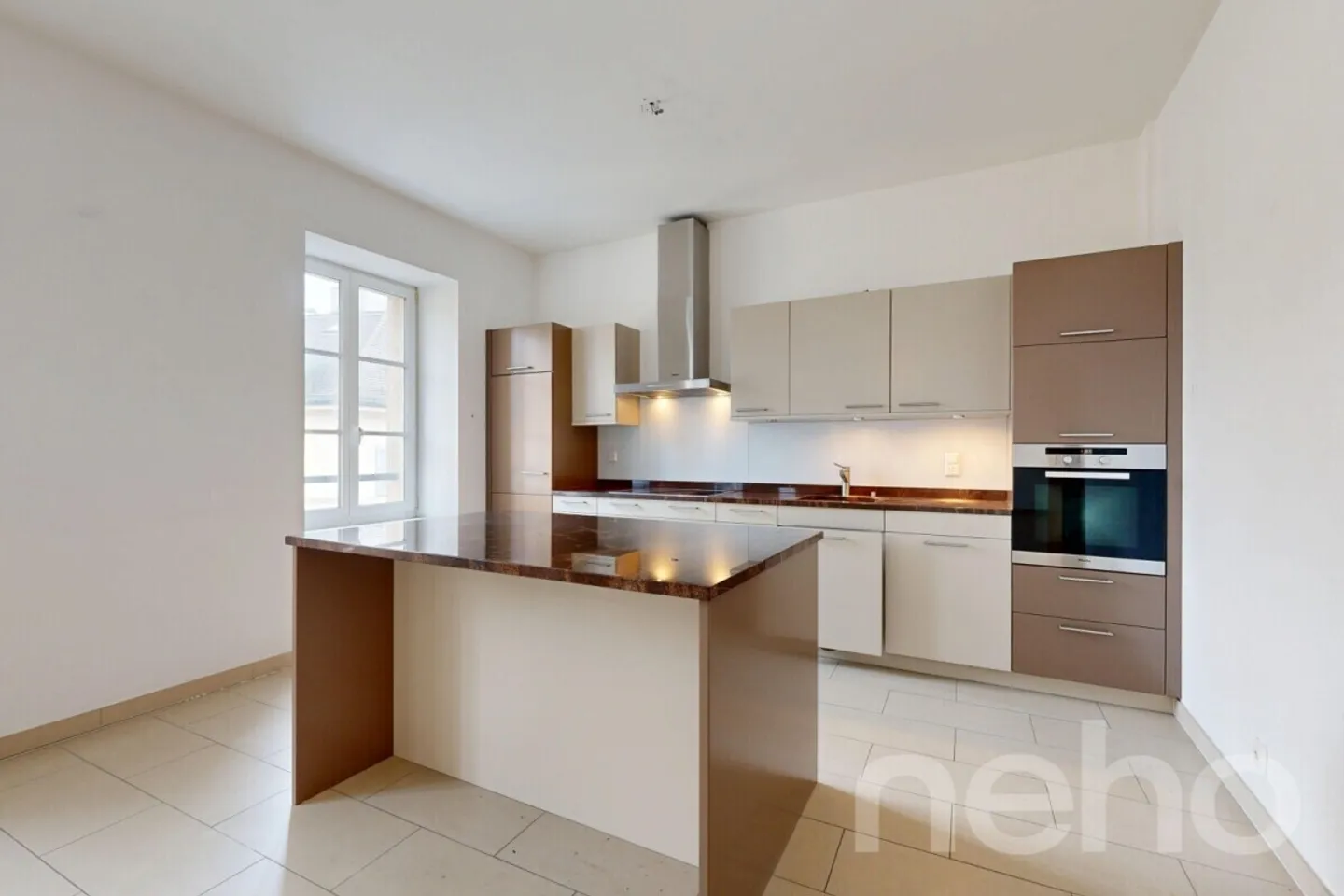 Magnificent 5.5-room apartment with large volumes just steps from the lake and the city center! - Photo 4 of 12