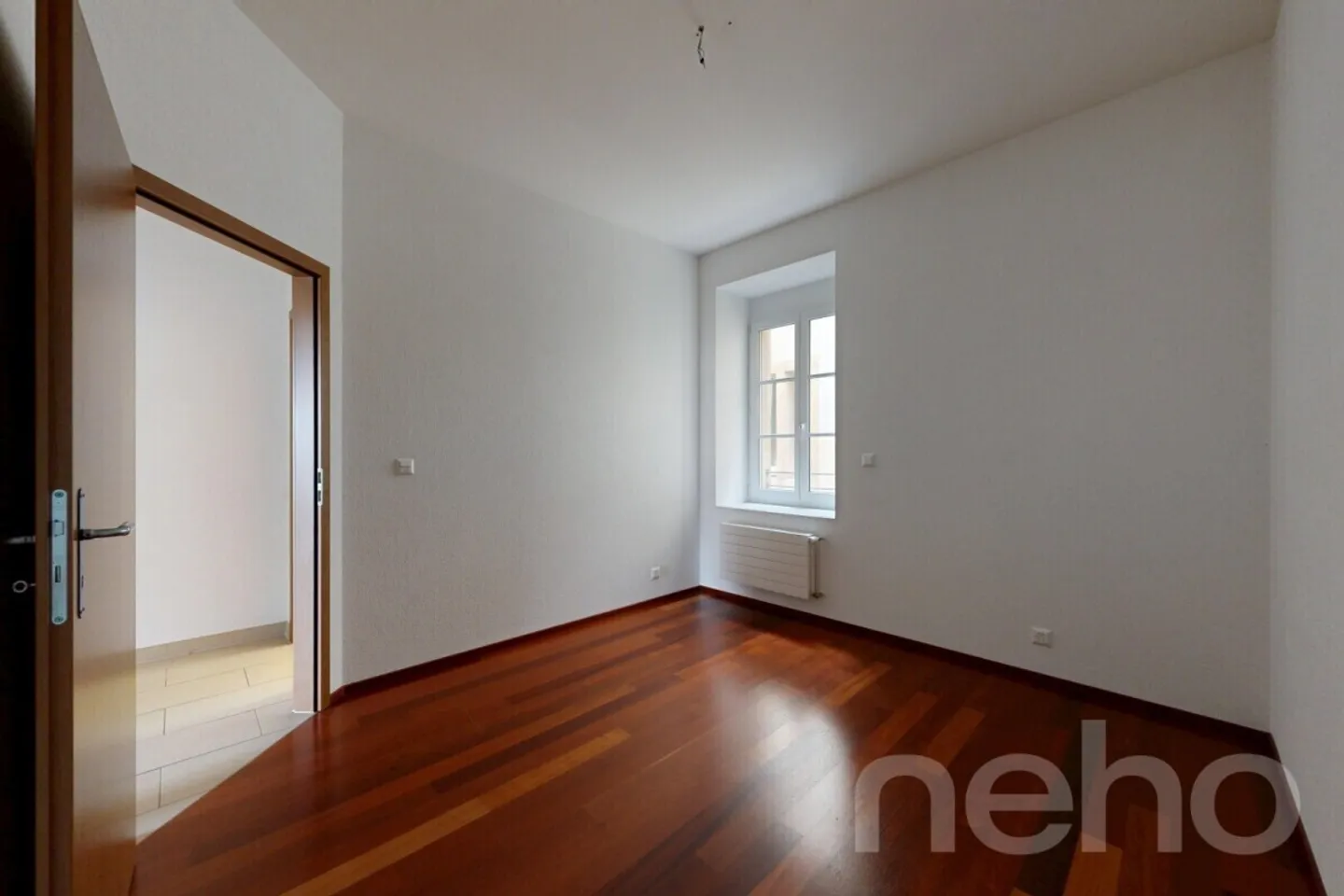 Magnificent 5.5-room apartment with large volumes just steps from the lake and the city center! - Photo 10 of 12
