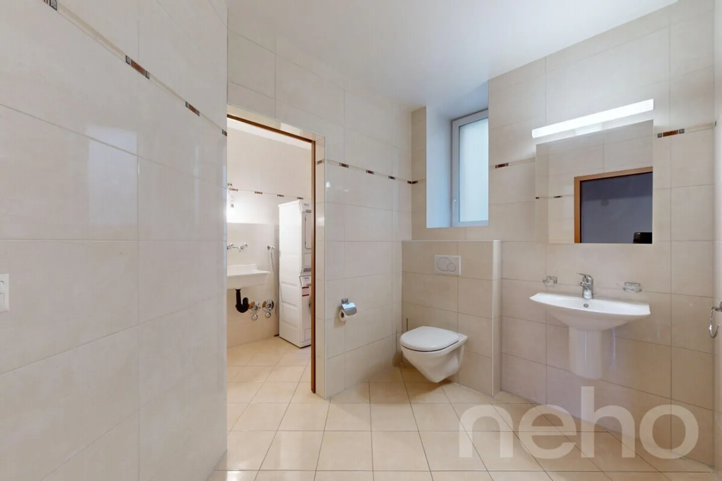 Magnificent 5.5-room apartment with large volumes just steps from the lake and the city center! - Photo 11 of 12