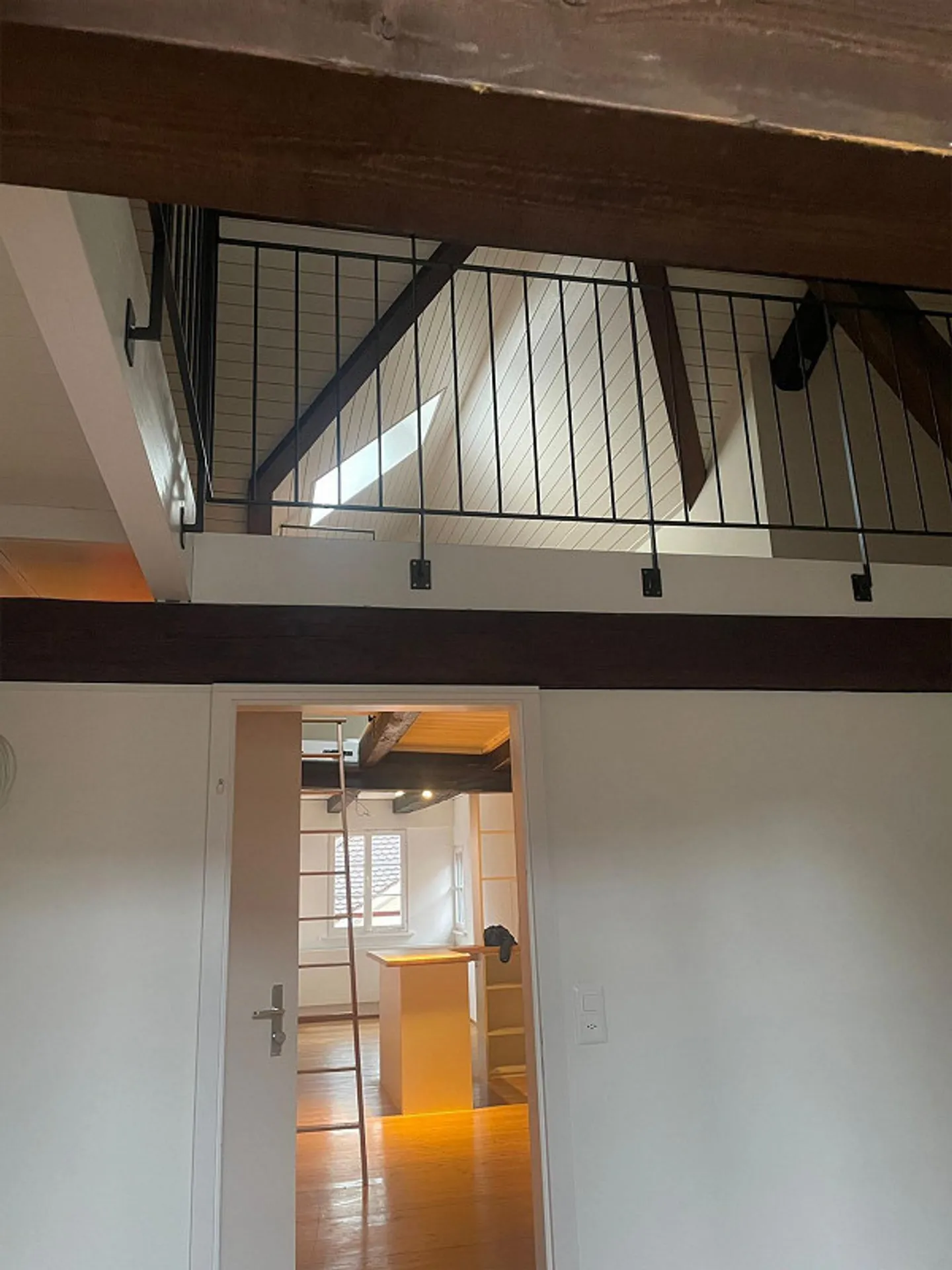 Cool penthouse apartment, close to the city center and with a lot of charm - Photo 2 of 8