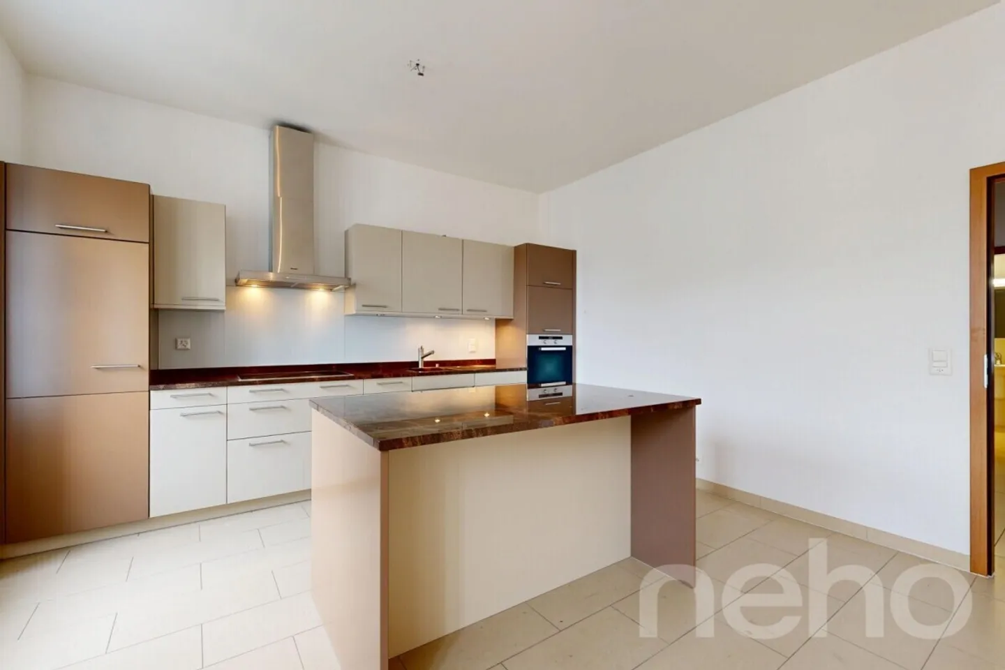 Magnificent 5.5-room apartment with large volumes just steps from the lake and the city center! - Photo 5 of 12