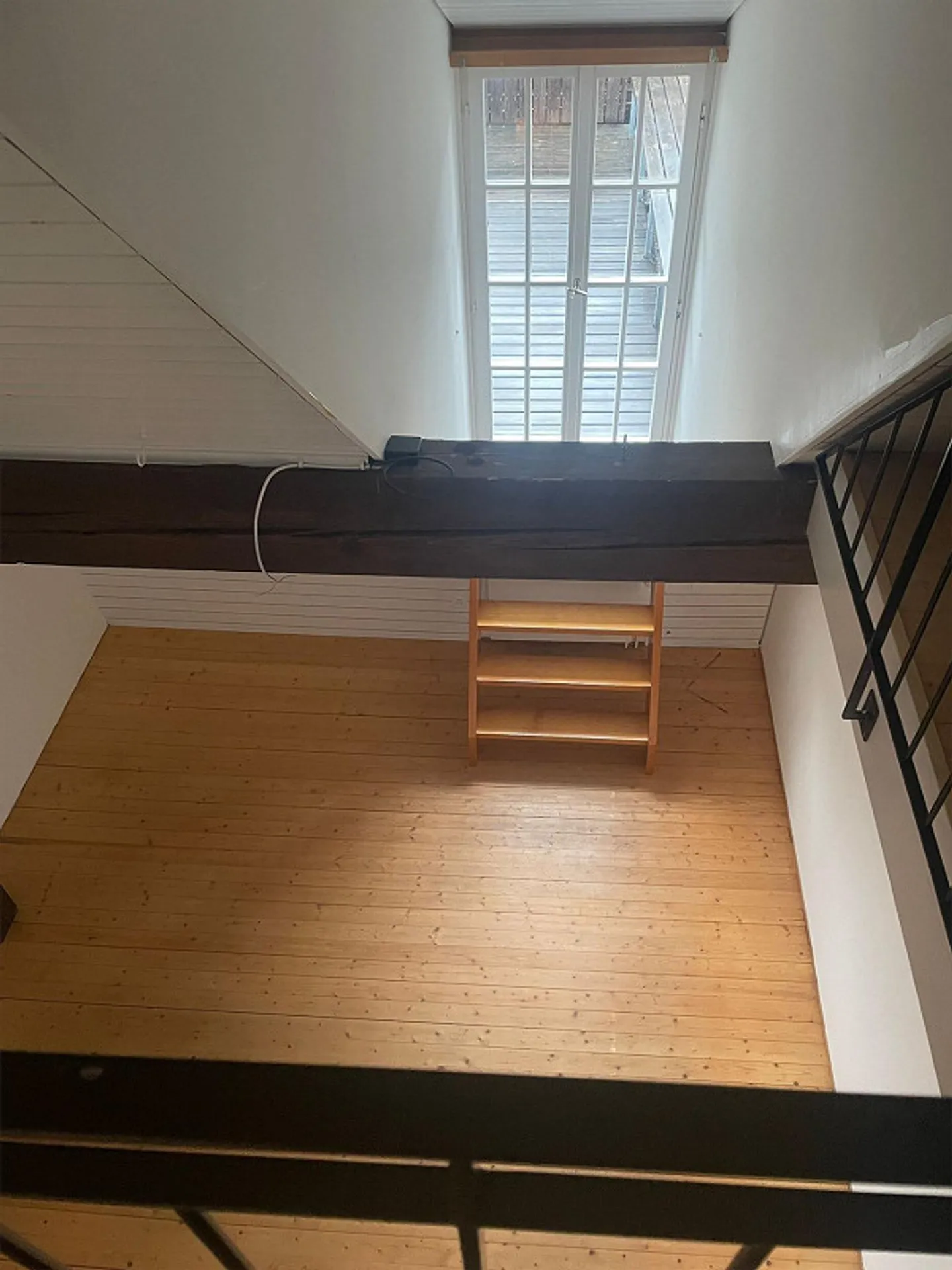 Cool penthouse apartment, close to the city center and with a lot of charm - Photo 4 of 8