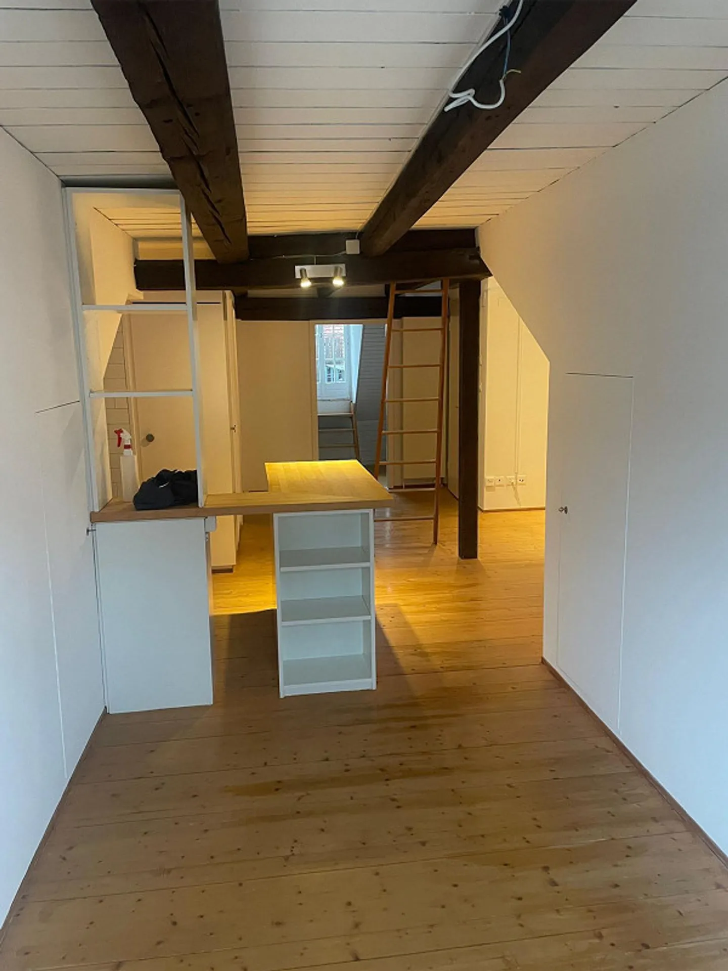 Cool penthouse apartment, close to the city center and with a lot of charm - Photo 6 of 8