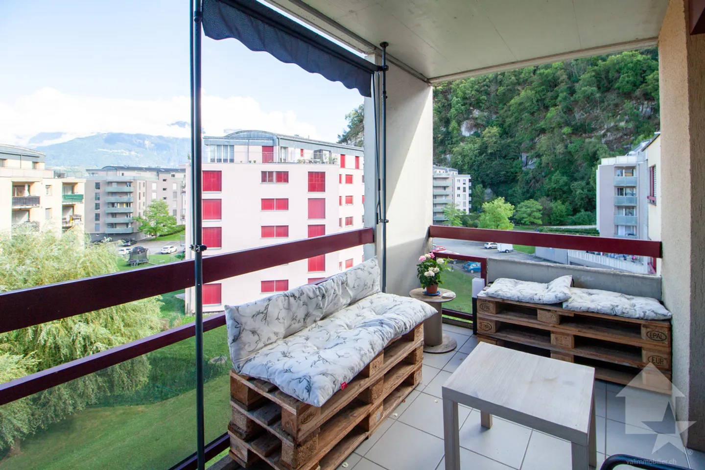 Stunning 3.5-room apartment on the top floor - Photo 2 of 18
