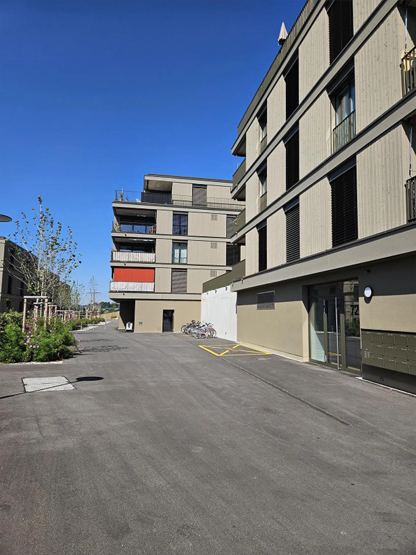 Modern 2.5-room apartment on the ground floor southeast for rent from 01.11.2026 - Photo 1 of 9