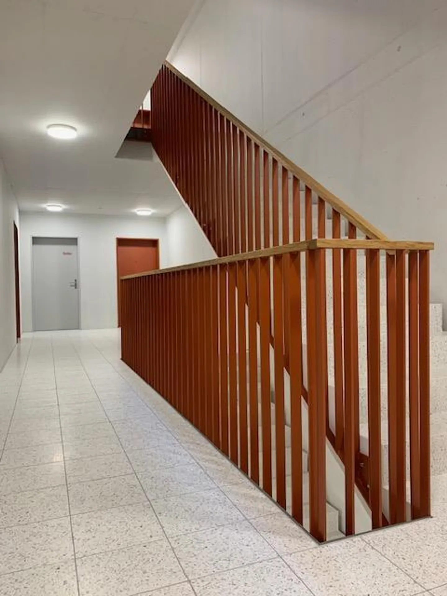 Modern 2.5-room apartment on the ground floor southeast for rent from 01.11.2026 - Photo 6 of 9