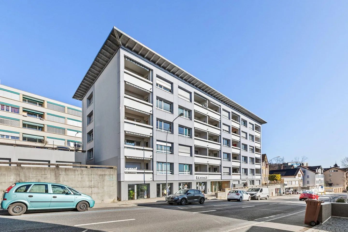 Appartement 3 pièces au dernier étage avec vue imprenable sur le lac - Photo 2 sur 7