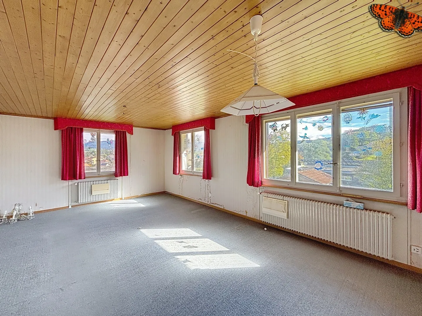 OPPORTUNITY: Individual house with great potential on large plot - Photo 4 of 12