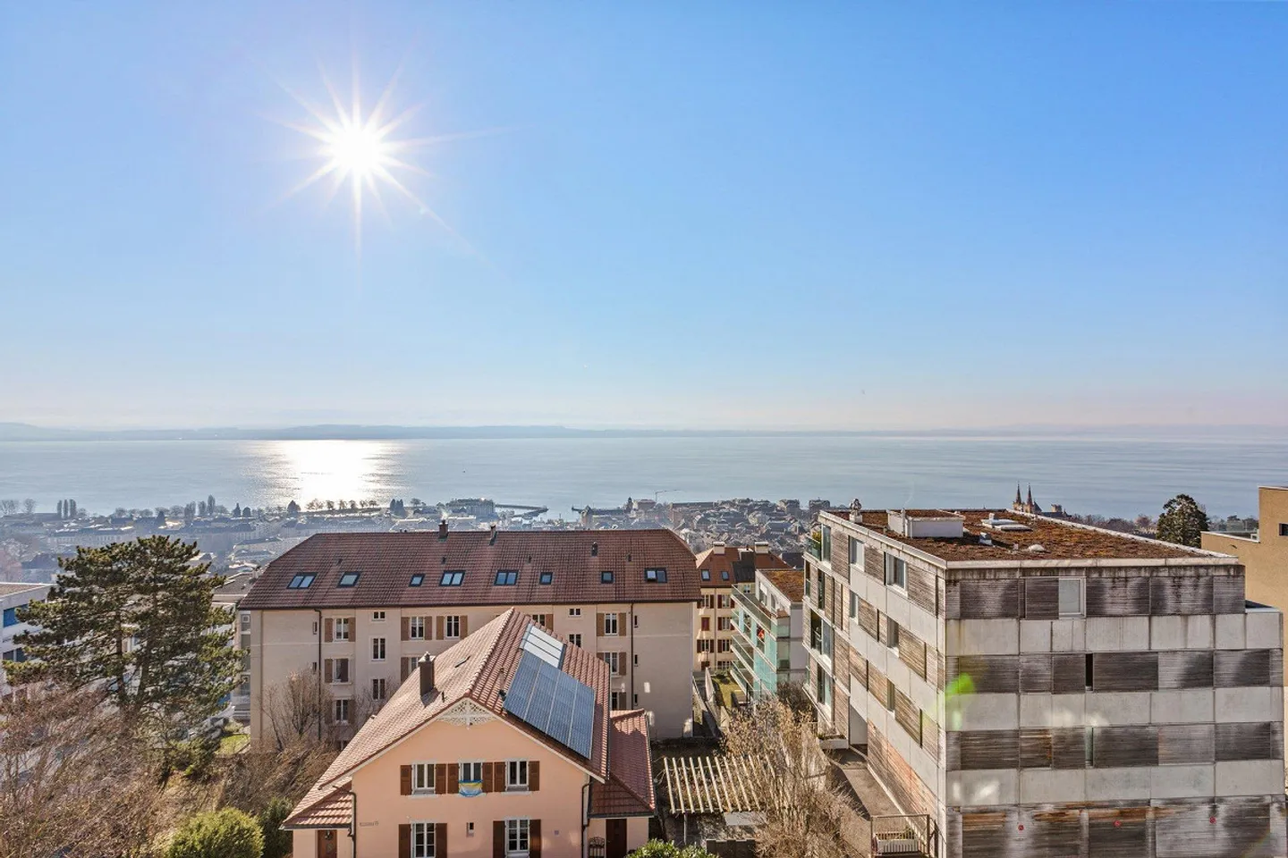 Appartement 3 pièces au dernier étage avec vue imprenable sur le lac - Photo 1 sur 7