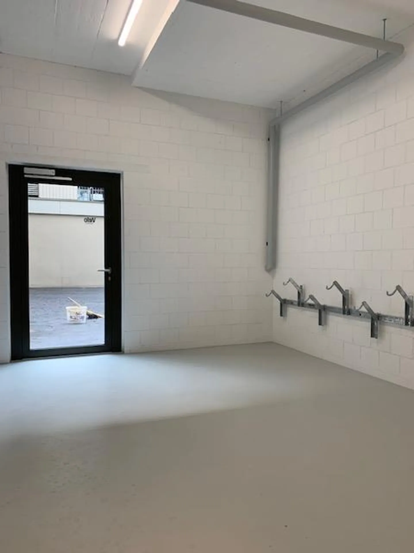 Modern 2.5-room apartment on the ground floor southeast for rent from 01.11.2026 - Photo 8 of 9
