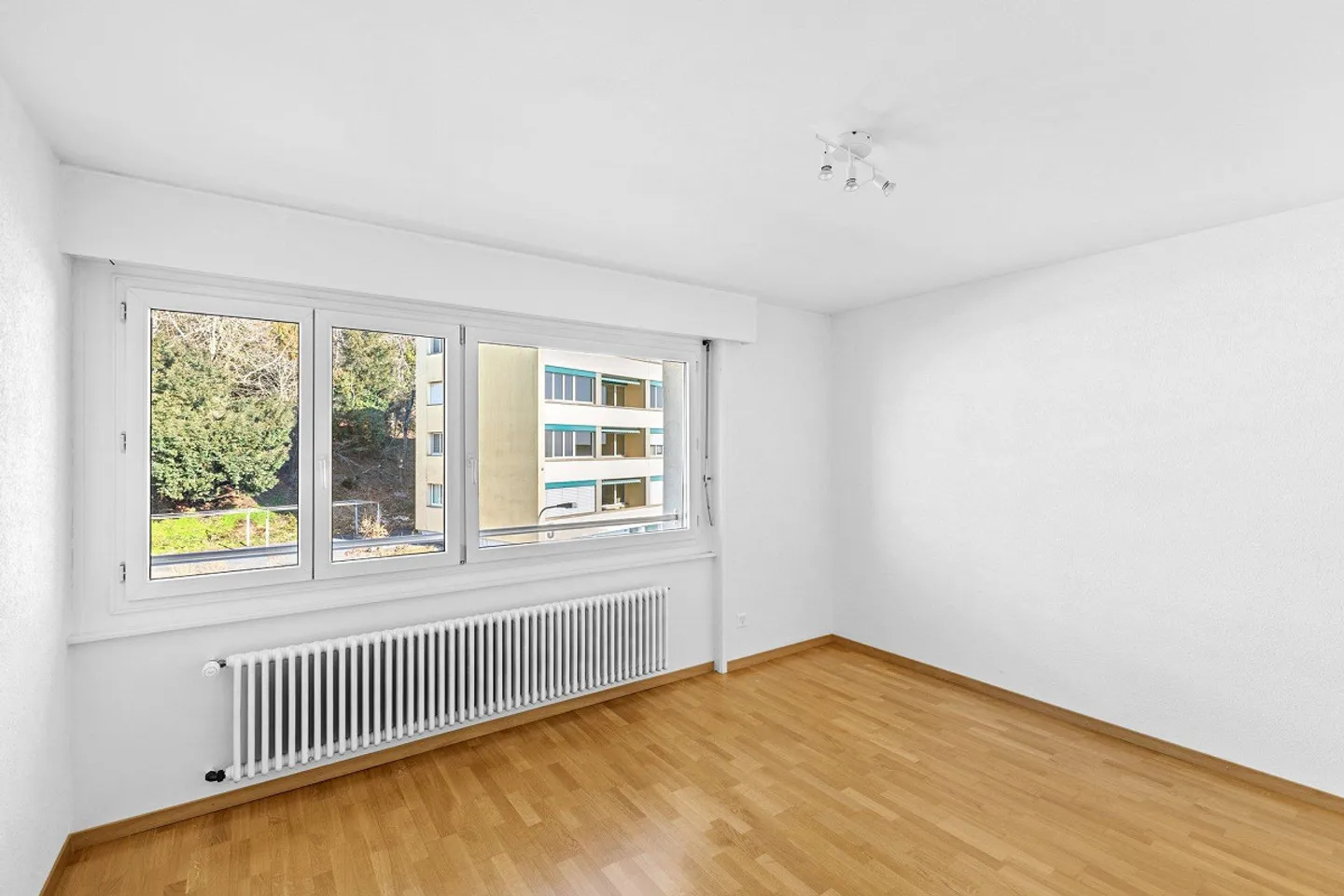 Appartement 3 pièces au dernier étage avec vue imprenable sur le lac - Photo 5 sur 7