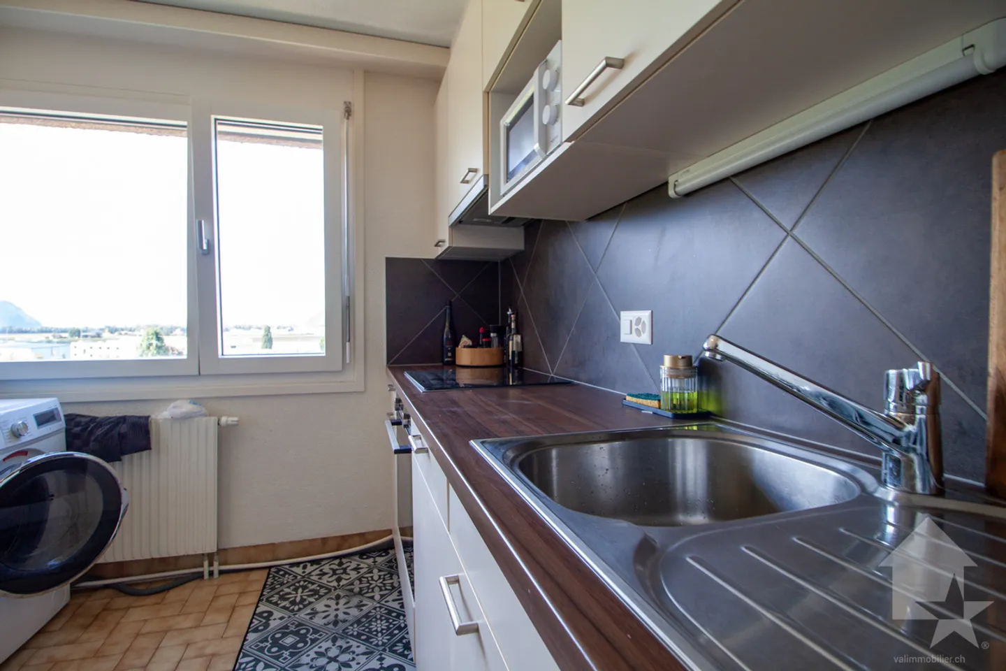 Stunning 3.5-room apartment on the top floor - Photo 6 of 18