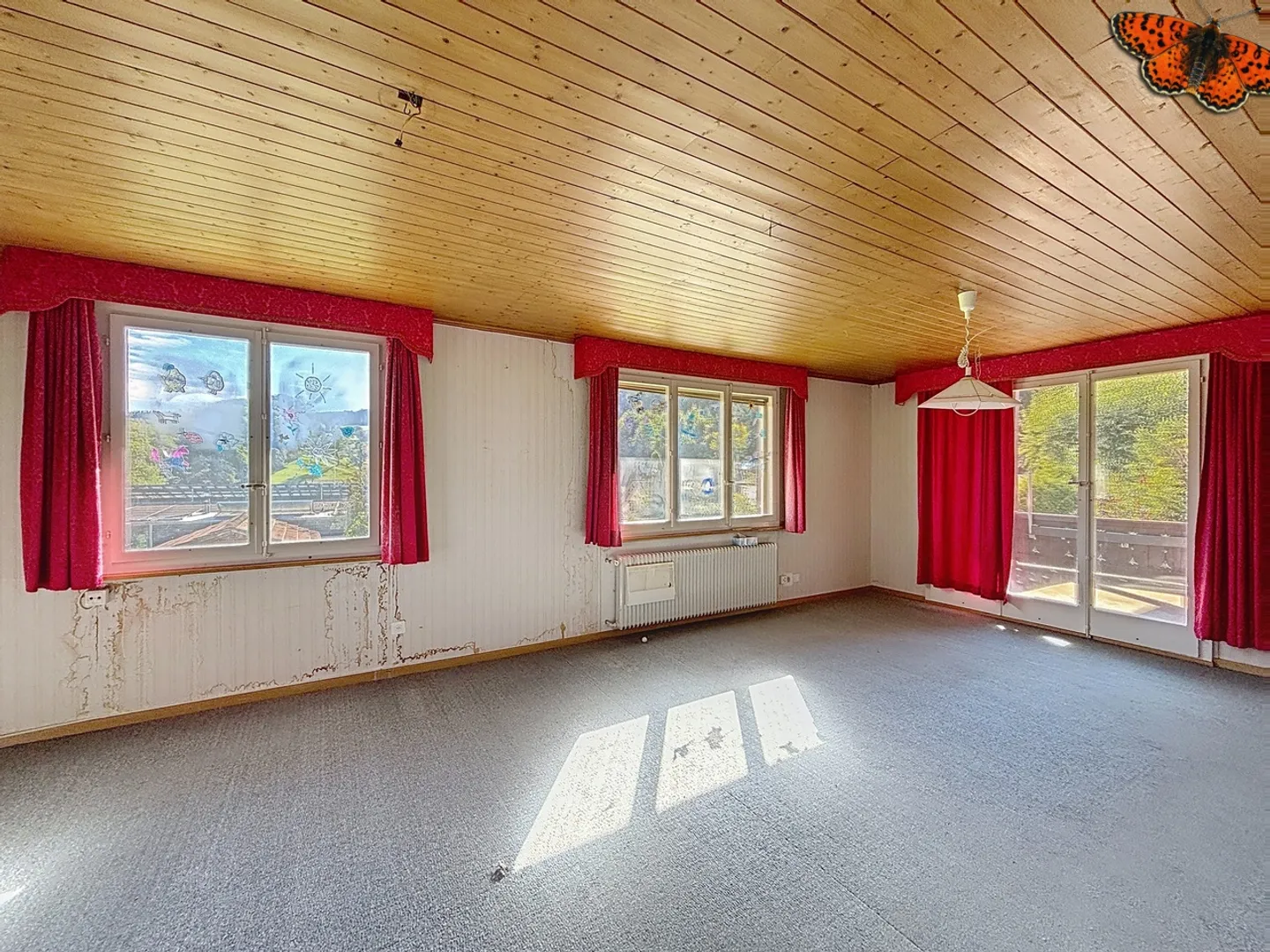 OPPORTUNITY: Individual house with great potential on large plot - Photo 5 of 12