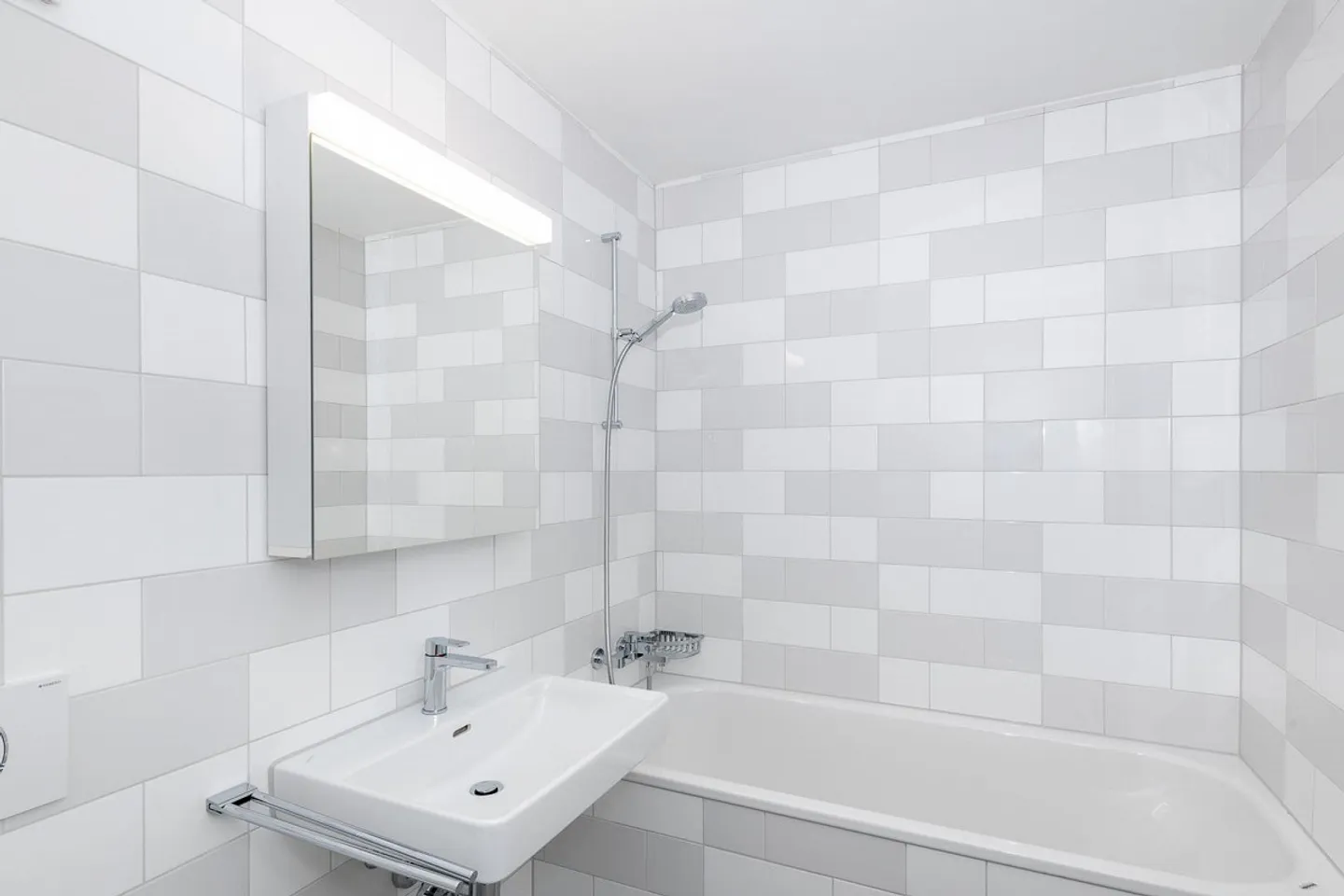 Appartement 3 pièces au dernier étage avec vue imprenable sur le lac - Photo 7 sur 7