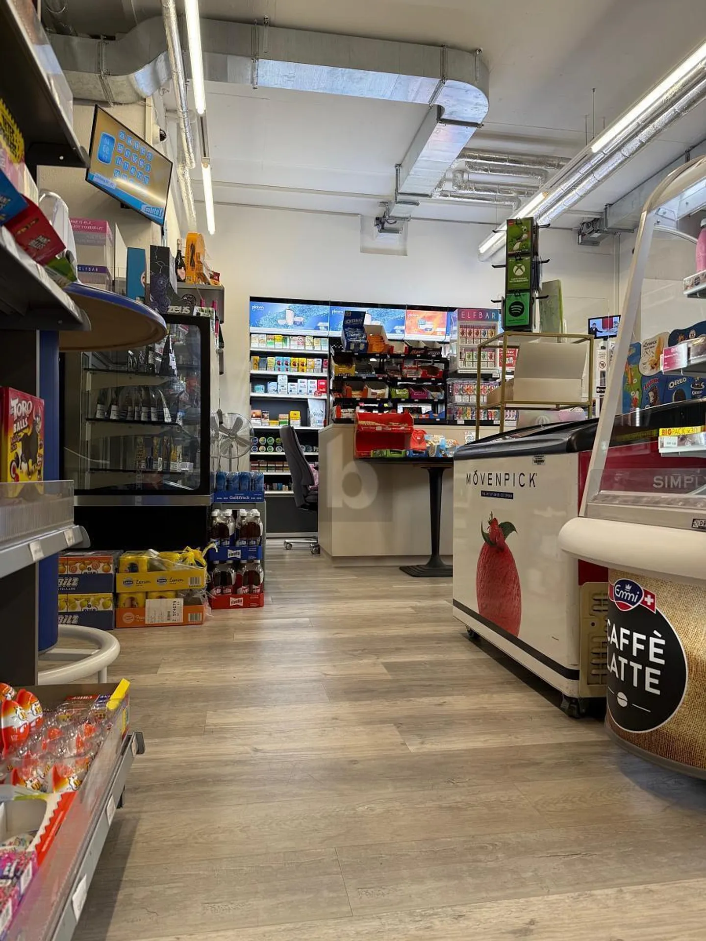 KIOSK - MODERNO E LUMINOSO IN UNA POSIZIONE FREQUENTATA - Foto 2 di 5
