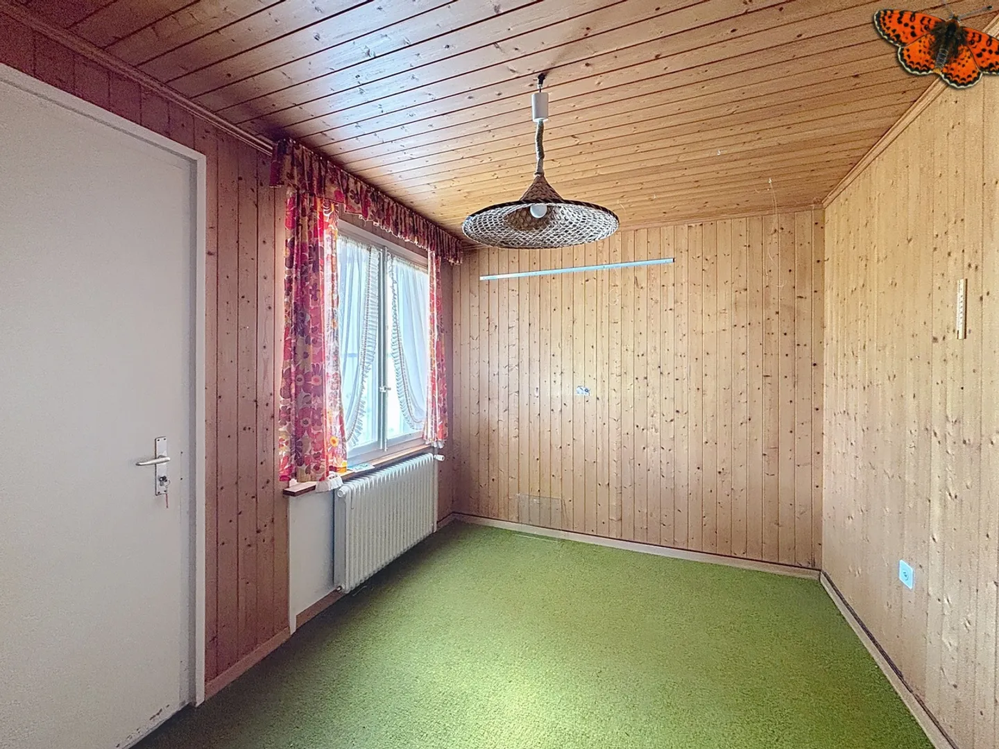 OPPORTUNITY: Individual house with great potential on large plot - Photo 8 of 12