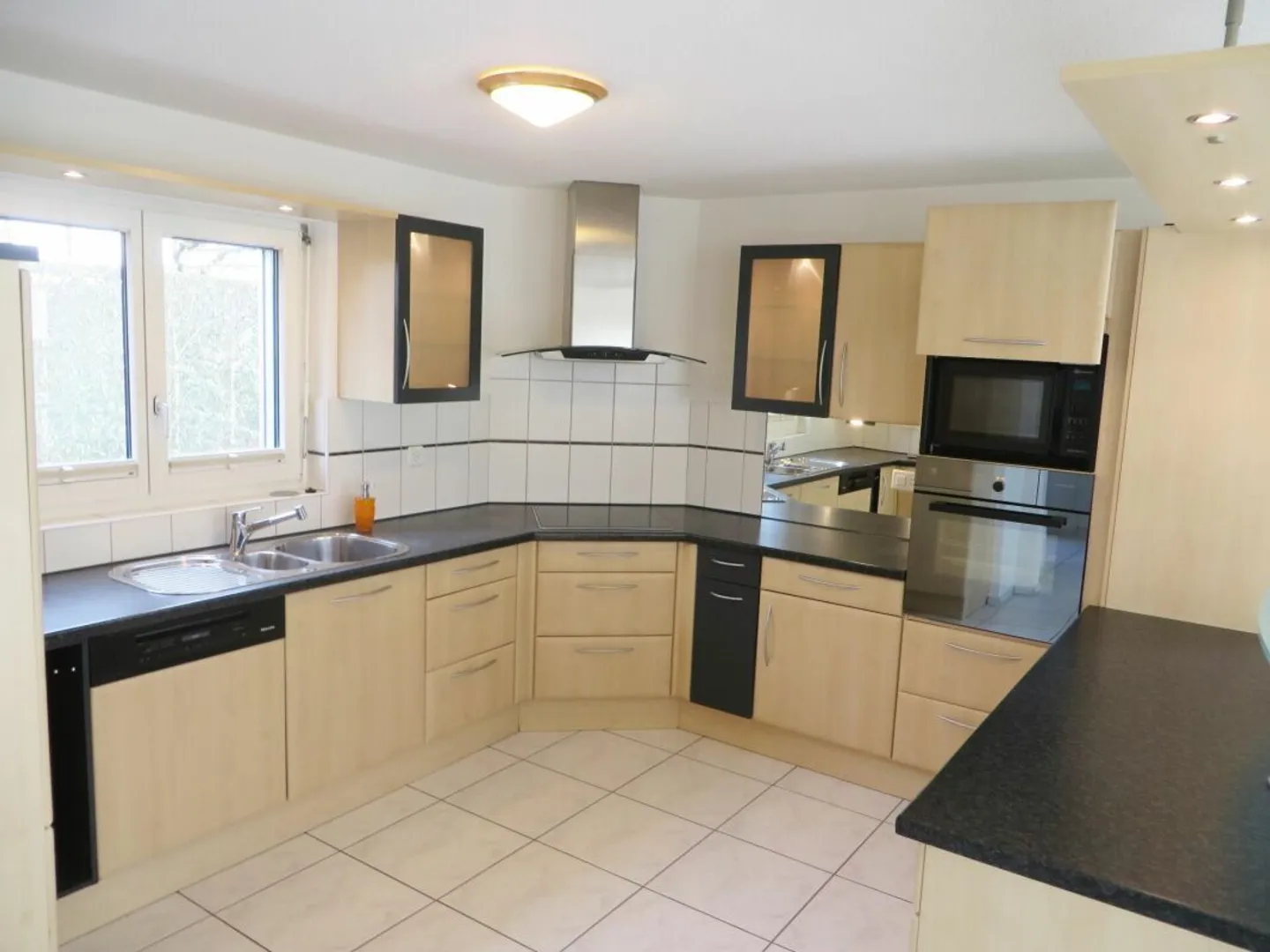 Sogno Familiare in un Quartiere Residenziale Tranquillo - Foto 4 di 15