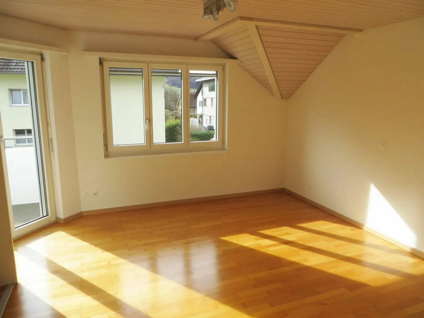 Sogno Familiare in un Quartiere Residenziale Tranquillo - Foto 5 di 15