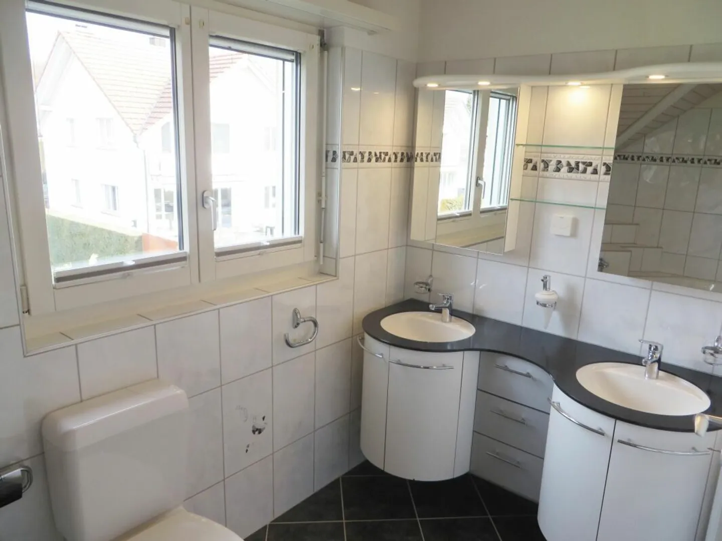 Sogno Familiare in un Quartiere Residenziale Tranquillo - Foto 9 di 15