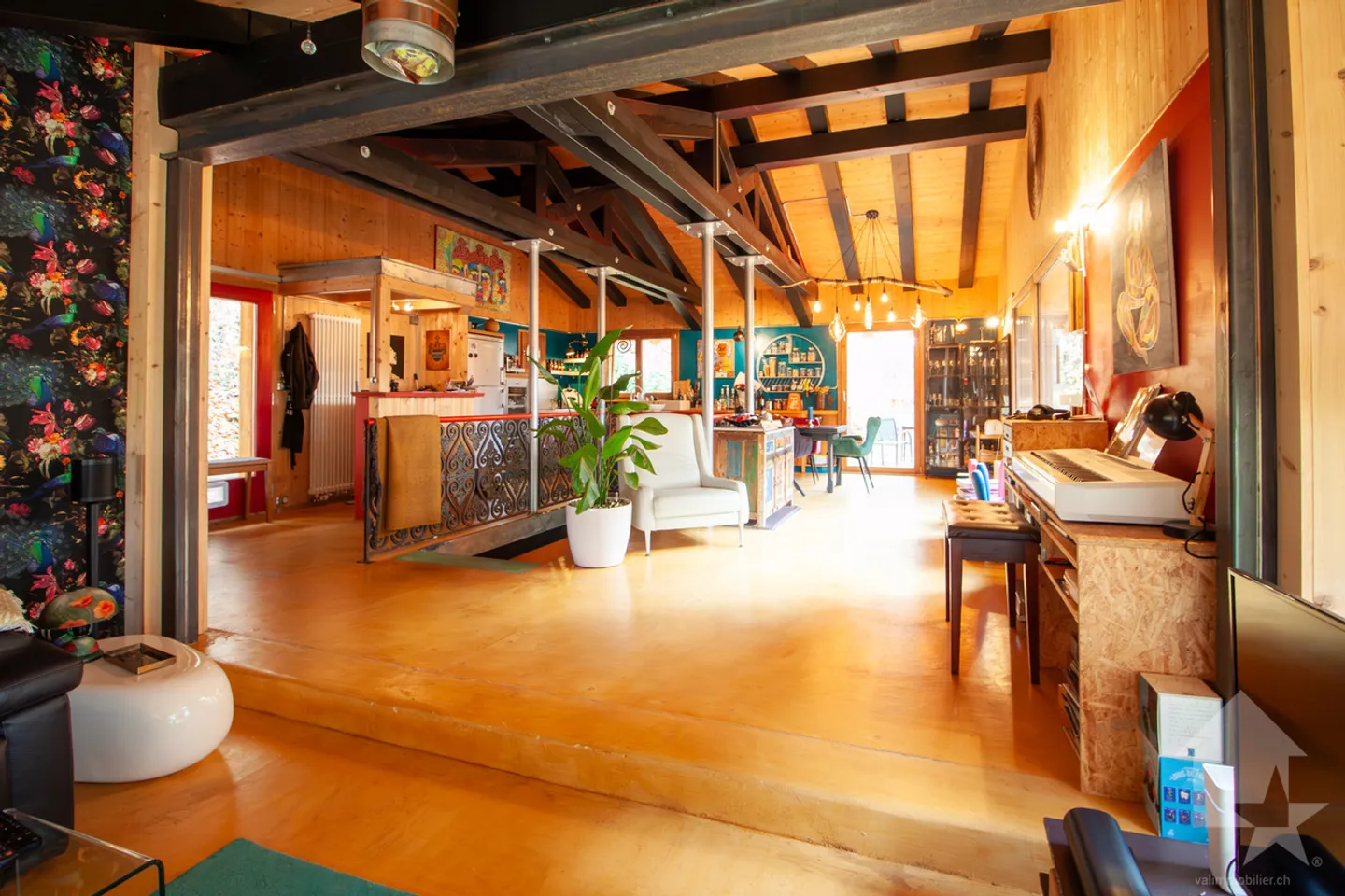 Atypical chalet of 140 m2 on a plot of 19,881 m2 - Photo 12 of 51