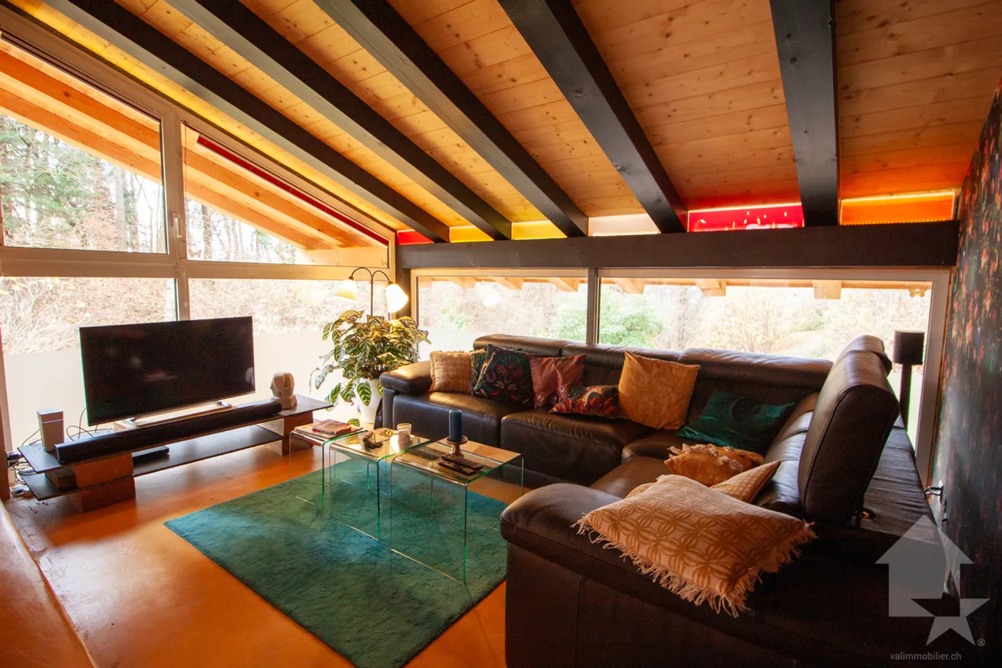 Atypical chalet of 140 m2 on a plot of 19,881 m2 - Photo 14 of 51