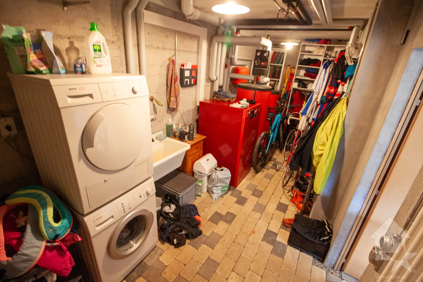 Atypical chalet of 140 m2 on a plot of 19,881 m2 - Photo 26 of 51