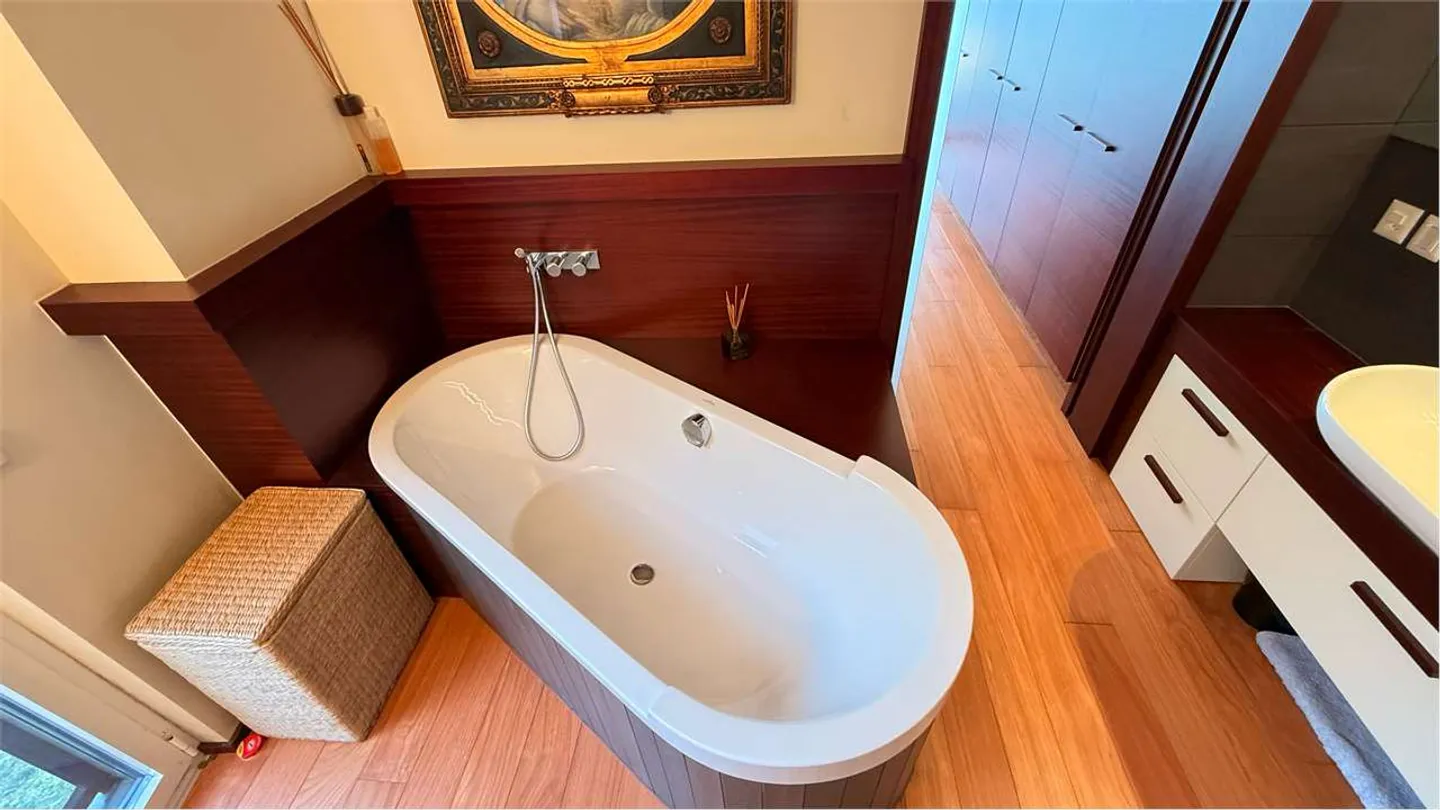 Appartamento con terrazza e incantevole vista lago - Foto 19 di 22