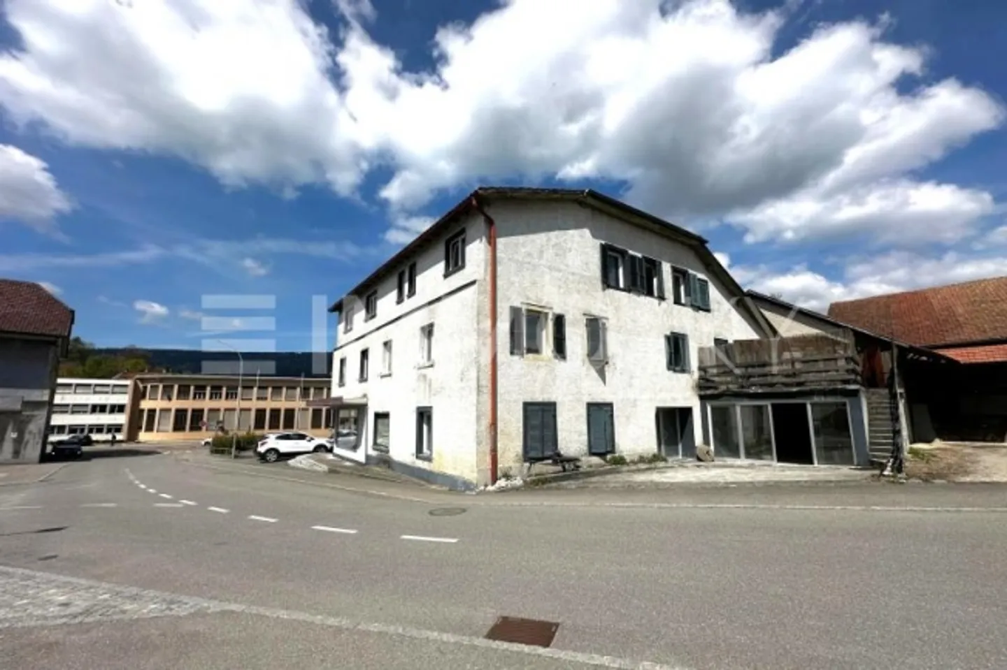 Casa multifamiliare ad alto rendimento con spazi residenziali e commerciali - Foto 2 di 7