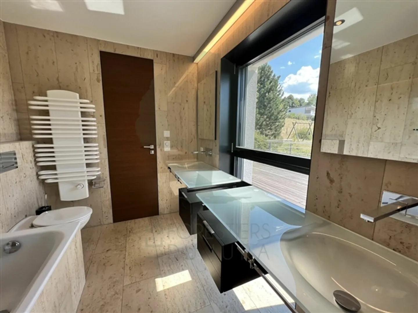 Prächtiges Architektenhaus in Coeuve - Foto 16 von 20